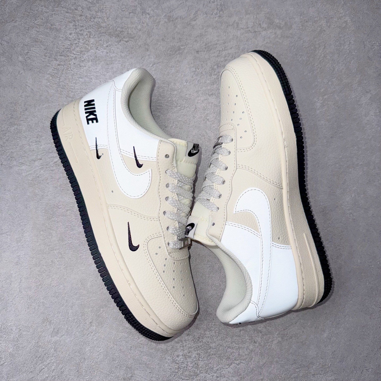 图片[3]-NK Air Force 1´07 Low 空军一号低帮百搭休闲运动板鞋 XX3168-183 柔软、弹性十足的缓震性能和出色的中底设计 横跨复古与现代的外型结合 造就出风靡全球 三十多年的Force 1 直到今天还深受青睐 实拍调校N版已经零色差零失真 百分百还原实物色彩所见即所得 不存在货不对板色差等低级问题 选购参考实物拍摄 不混卖不参货 只用心做好货严格选品 承诺混一赔十 尺码：36 36.5 37.5 38 38.5 39 40 40.5 41 42 42.5 43 44 44.5 45-选品中心