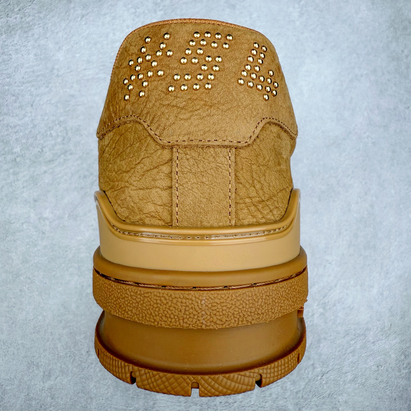 图片[8]-＃纯原 Louis Vuitton Trainer lv时装走秀运动鞋 市场所有版本中综合最强的货品 GD实力大厂出品 全网最全配色更新最快 最成熟的做工稳定的品控 完美鞋型超高的清洁度 零毛边线头瑕疵 全套原楦原纸版原鞋开模 全网最具灵魂的版型 正确原装黄色鞋盒 正确中底印花 鞋面印花3D高频深度立体 全鞋电脑针车 紧密相连 针距密度一致 环保乳胶注塑鞋垫 厚度脚感还原原版 皮面裁剪部位 统一油边封口工艺 原装橡胶大底含胶量大底组合零偏差 专柜全套包装 防尘袋 说明书 质保卡 男女鞋 尺码：35 36 37 38 39 40 41 42 43 44 45-选品中心