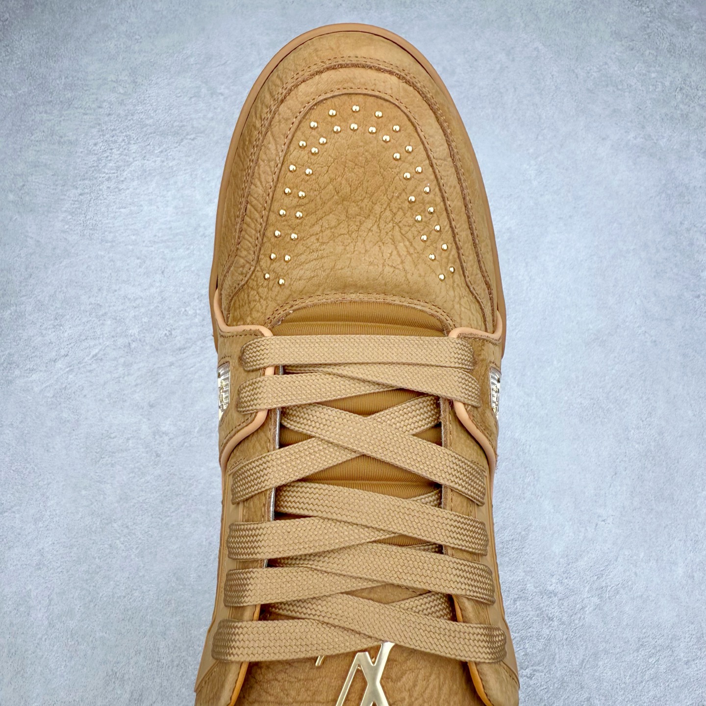 图片[4]-＃纯原 Louis Vuitton Trainer lv时装走秀运动鞋 市场所有版本中综合最强的货品 GD实力大厂出品 全网最全配色更新最快 最成熟的做工稳定的品控 完美鞋型超高的清洁度 零毛边线头瑕疵 全套原楦原纸版原鞋开模 全网最具灵魂的版型 正确原装黄色鞋盒 正确中底印花 鞋面印花3D高频深度立体 全鞋电脑针车 紧密相连 针距密度一致 环保乳胶注塑鞋垫 厚度脚感还原原版 皮面裁剪部位 统一油边封口工艺 原装橡胶大底含胶量大底组合零偏差 专柜全套包装 防尘袋 说明书 质保卡 男女鞋 尺码：35 36 37 38 39 40 41 42 43 44 45-选品中心