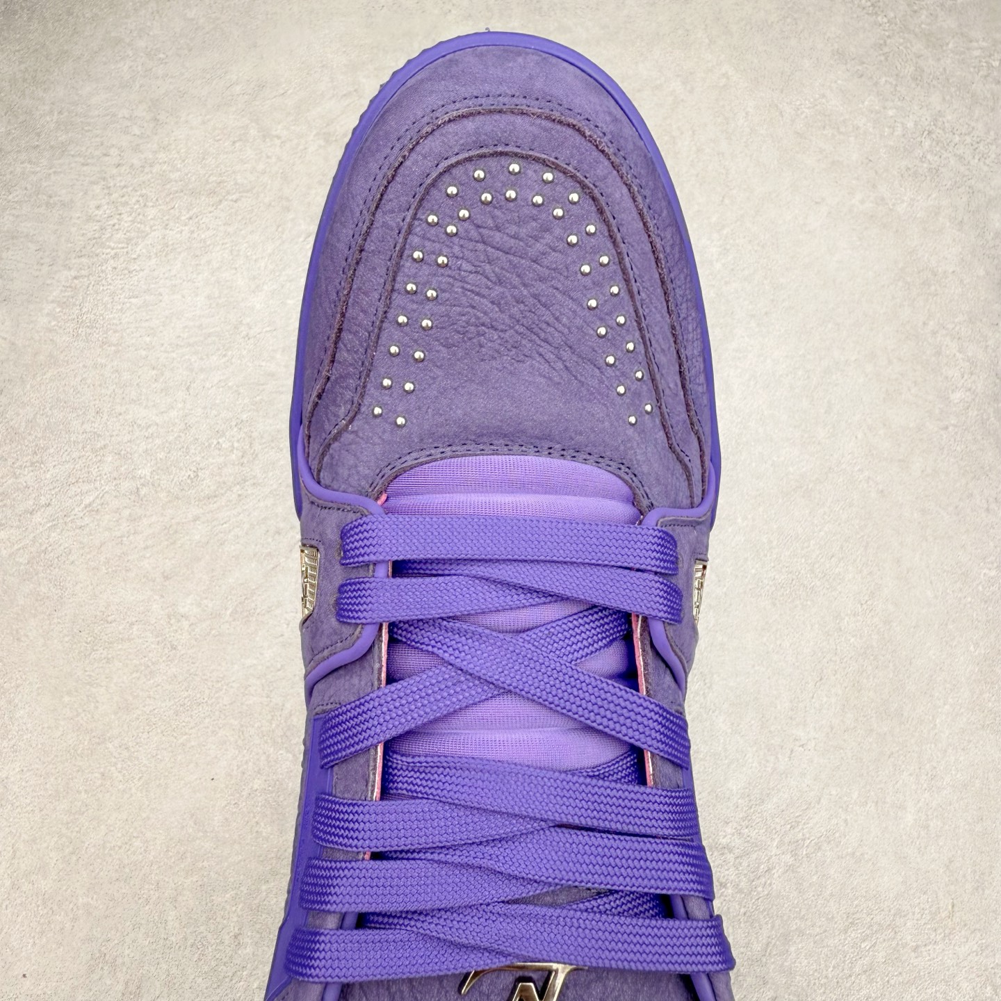 图片[4]-＃纯原 Louis Vuitton Trainer lv时装走秀运动鞋 市场所有版本中综合最强的货品 GD实力大厂出品 全网最全配色更新最快 最成熟的做工稳定的品控 完美鞋型超高的清洁度 零毛边线头瑕疵 全套原楦原纸版原鞋开模 全网最具灵魂的版型 正确原装黄色鞋盒 正确中底印花 鞋面印花3D高频深度立体 全鞋电脑针车 紧密相连 针距密度一致 环保乳胶注塑鞋垫 厚度脚感还原原版 皮面裁剪部位 统一油边封口工艺 原装橡胶大底含胶量大底组合零偏差 专柜全套包装 防尘袋 说明书 质保卡 男女鞋 尺码：35 36 37 38 39 40 41 42 43 44 45-选品中心