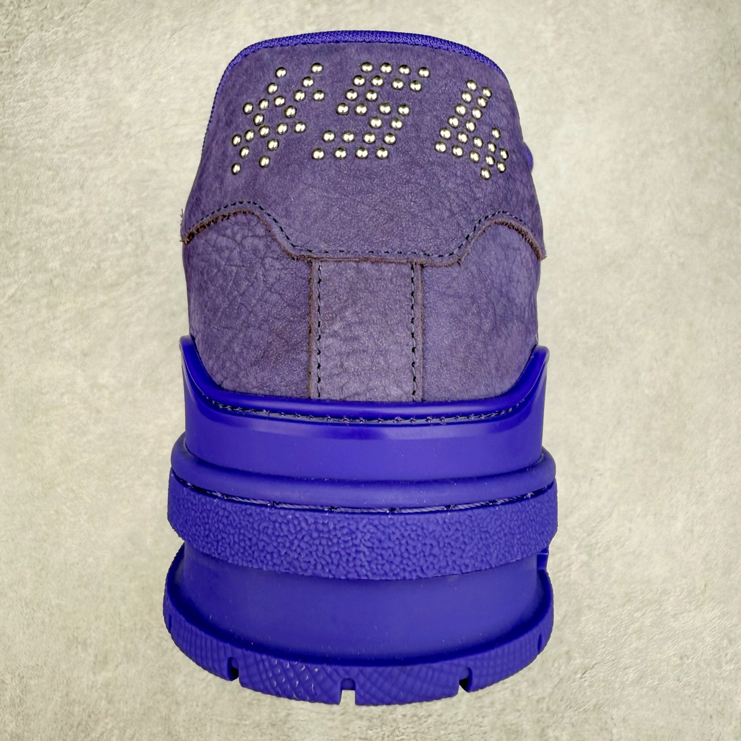 图片[8]-＃纯原 Louis Vuitton Trainer lv时装走秀运动鞋 市场所有版本中综合最强的货品 GD实力大厂出品 全网最全配色更新最快 最成熟的做工稳定的品控 完美鞋型超高的清洁度 零毛边线头瑕疵 全套原楦原纸版原鞋开模 全网最具灵魂的版型 正确原装黄色鞋盒 正确中底印花 鞋面印花3D高频深度立体 全鞋电脑针车 紧密相连 针距密度一致 环保乳胶注塑鞋垫 厚度脚感还原原版 皮面裁剪部位 统一油边封口工艺 原装橡胶大底含胶量大底组合零偏差 专柜全套包装 防尘袋 说明书 质保卡 男女鞋 尺码：35 36 37 38 39 40 41 42 43 44 45-选品中心