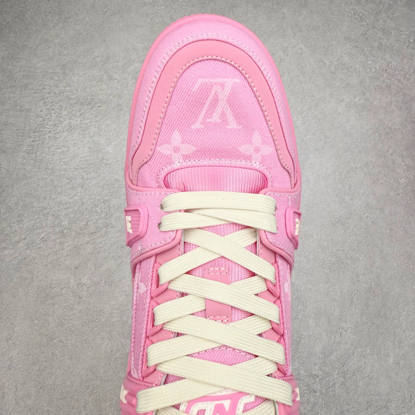 图片[4]-＃纯原 Louis Vuitton Trainer lv时装走秀运动鞋 市场所有版本中综合最强的货品 GD实力大厂出品 全网最全配色更新最快 最成熟的做工稳定的品控 完美鞋型超高的清洁度 零毛边线头瑕疵 全套原楦原纸版原鞋开模 全网最具灵魂的版型 正确原装黄色鞋盒 正确中底印花 鞋面印花3D高频深度立体 全鞋电脑针车 紧密相连 针距密度一致 环保乳胶注塑鞋垫 厚度脚感还原原版 皮面裁剪部位 统一油边封口工艺 原装橡胶大底含胶量大底组合零偏差 专柜全套包装 防尘袋 说明书 质保卡 男女鞋 尺码：35 36 37 38 39 40 41 42 43 44 45-选品中心