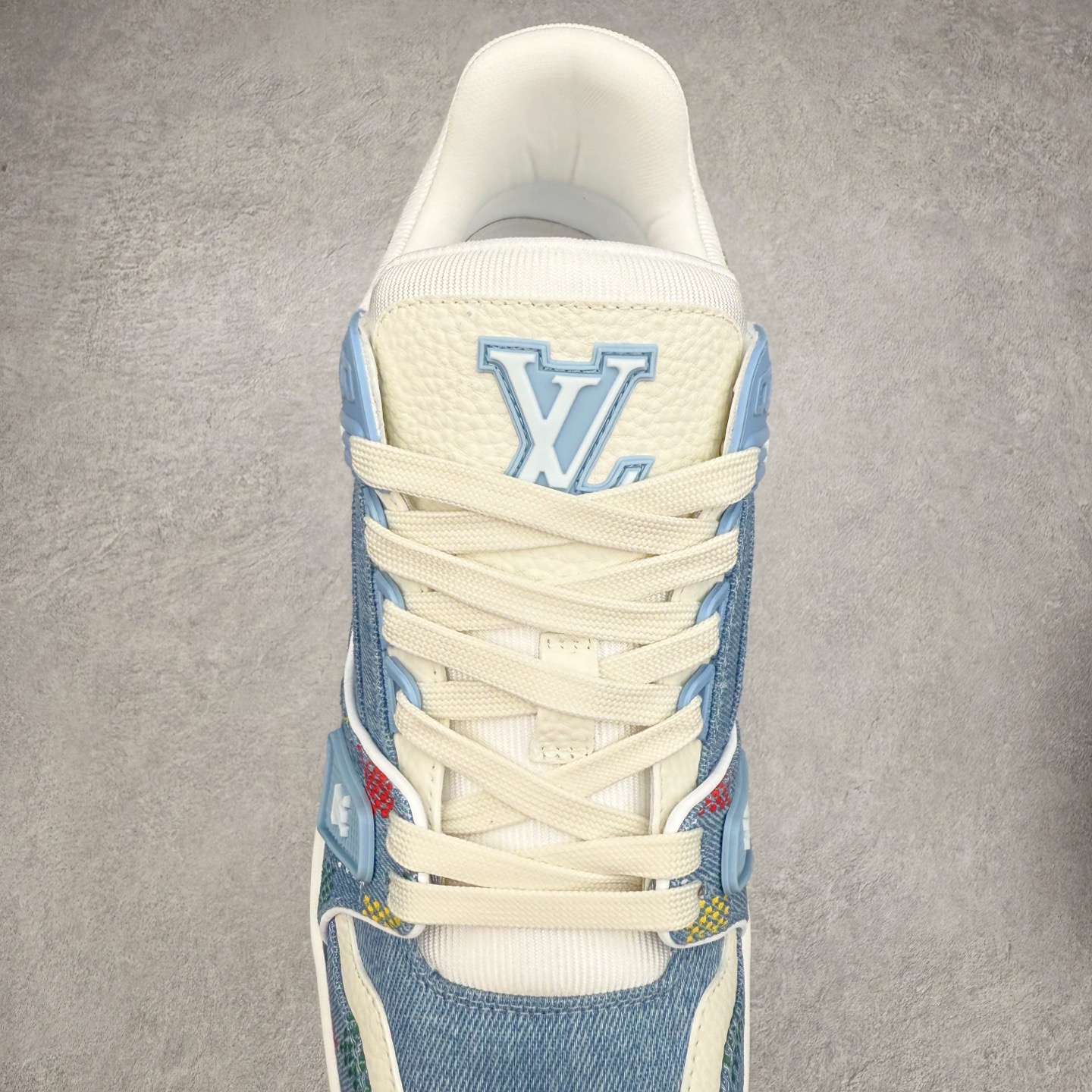 图片[5]-＃纯原 Louis Vuitton Trainer lv时装走秀运动鞋 市场所有版本中综合最强的货品 GD实力大厂出品 全网最全配色更新最快 最成熟的做工稳定的品控 完美鞋型超高的清洁度 零毛边线头瑕疵 全套原楦原纸版原鞋开模 全网最具灵魂的版型 正确原装黄色鞋盒 正确中底印花 鞋面印花3D高频深度立体 全鞋电脑针车 紧密相连 针距密度一致 环保乳胶注塑鞋垫 厚度脚感还原原版 皮面裁剪部位 统一油边封口工艺 原装橡胶大底含胶量大底组合零偏差 专柜全套包装 防尘袋 说明书 质保卡 男女鞋 尺码：35 36 37 38 39 40 41 42 43 44 45-选品中心