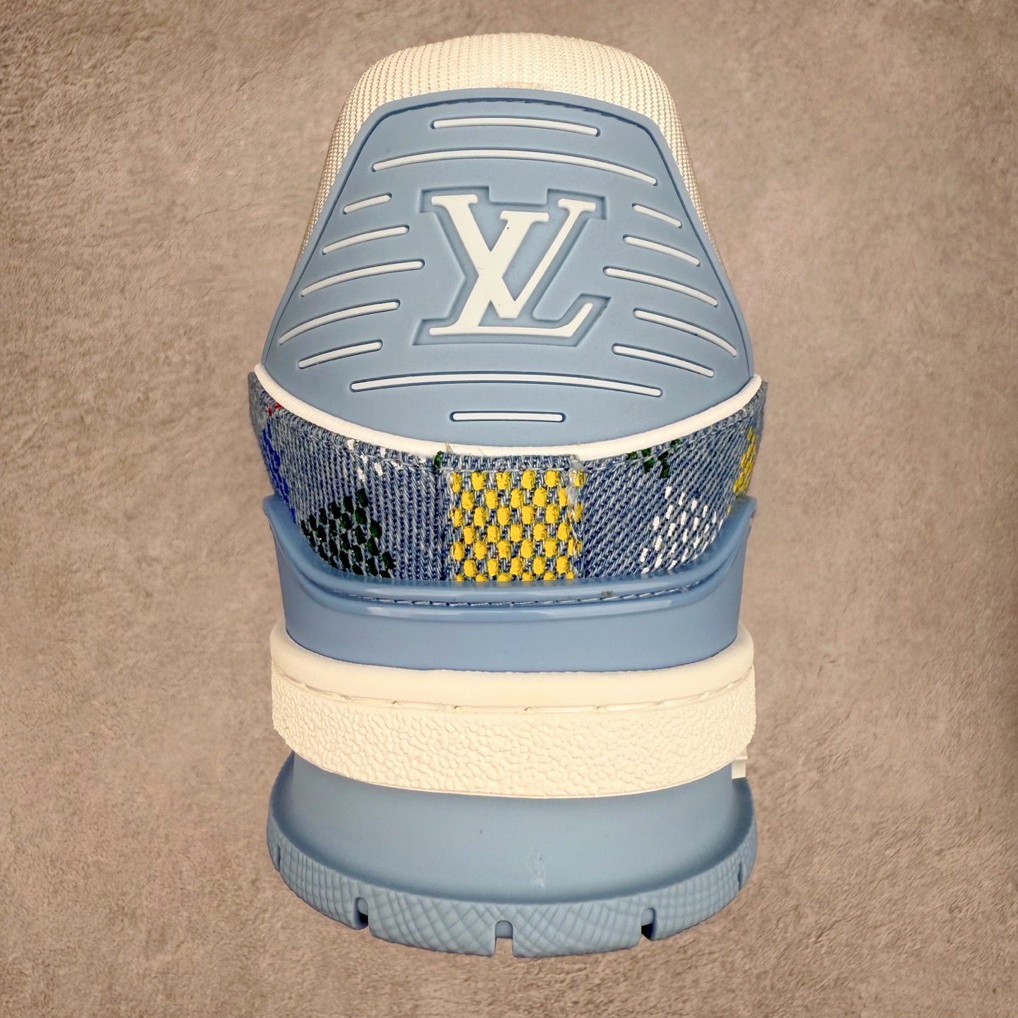 图片[8]-＃纯原 Louis Vuitton Trainer lv时装走秀运动鞋 市场所有版本中综合最强的货品 GD实力大厂出品 全网最全配色更新最快 最成熟的做工稳定的品控 完美鞋型超高的清洁度 零毛边线头瑕疵 全套原楦原纸版原鞋开模 全网最具灵魂的版型 正确原装黄色鞋盒 正确中底印花 鞋面印花3D高频深度立体 全鞋电脑针车 紧密相连 针距密度一致 环保乳胶注塑鞋垫 厚度脚感还原原版 皮面裁剪部位 统一油边封口工艺 原装橡胶大底含胶量大底组合零偏差 专柜全套包装 防尘袋 说明书 质保卡 男女鞋 尺码：35 36 37 38 39 40 41 42 43 44 45-选品中心
