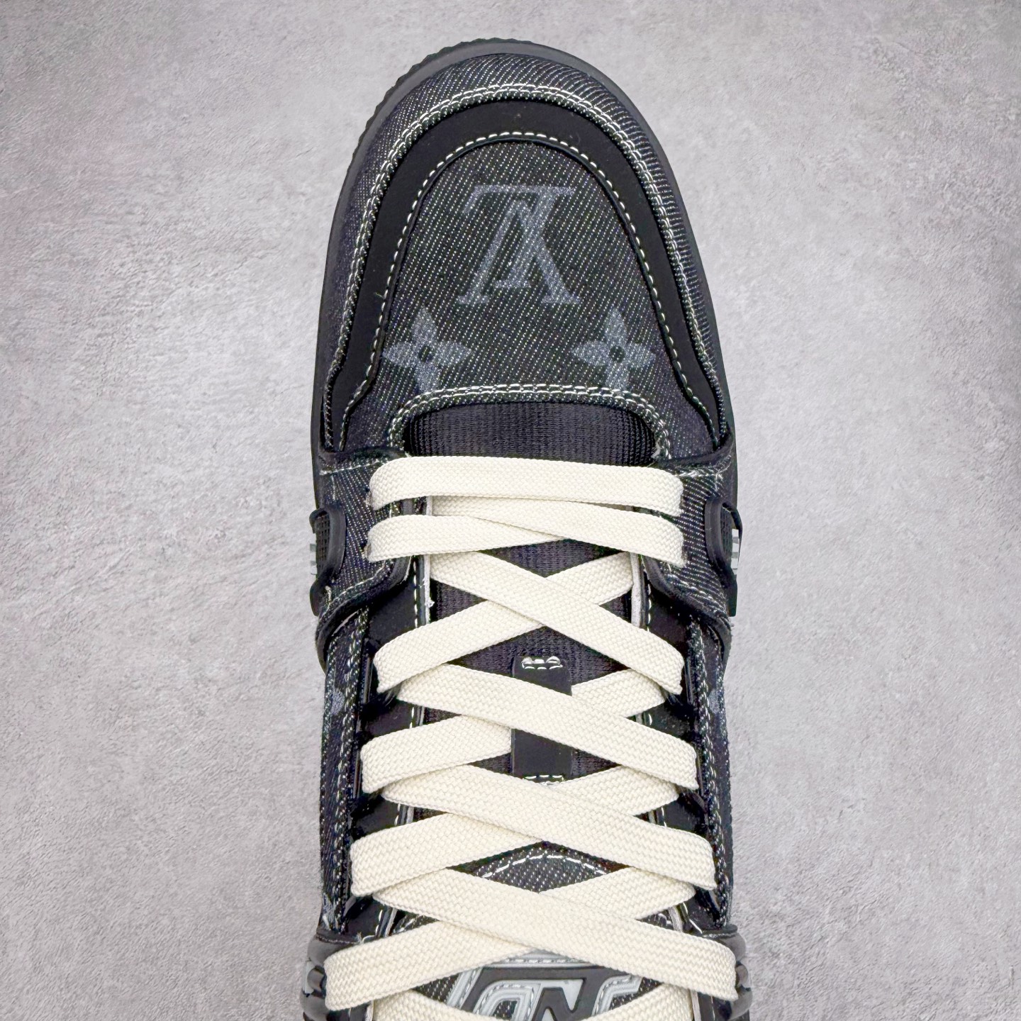 图片[4]-＃纯原 Louis Vuitton Trainer lv时装走秀运动鞋 市场所有版本中综合最强的货品 GD实力大厂出品 全网最全配色更新最快 最成熟的做工稳定的品控 完美鞋型超高的清洁度 零毛边线头瑕疵 全套原楦原纸版原鞋开模 全网最具灵魂的版型 正确原装黄色鞋盒 正确中底印花 鞋面印花3D高频深度立体 全鞋电脑针车 紧密相连 针距密度一致 环保乳胶注塑鞋垫 厚度脚感还原原版 皮面裁剪部位 统一油边封口工艺 原装橡胶大底含胶量大底组合零偏差 专柜全套包装 防尘袋 说明书 质保卡 男女鞋 尺码：35 36 37 38 39 40 41 42 43 44 45-选品中心