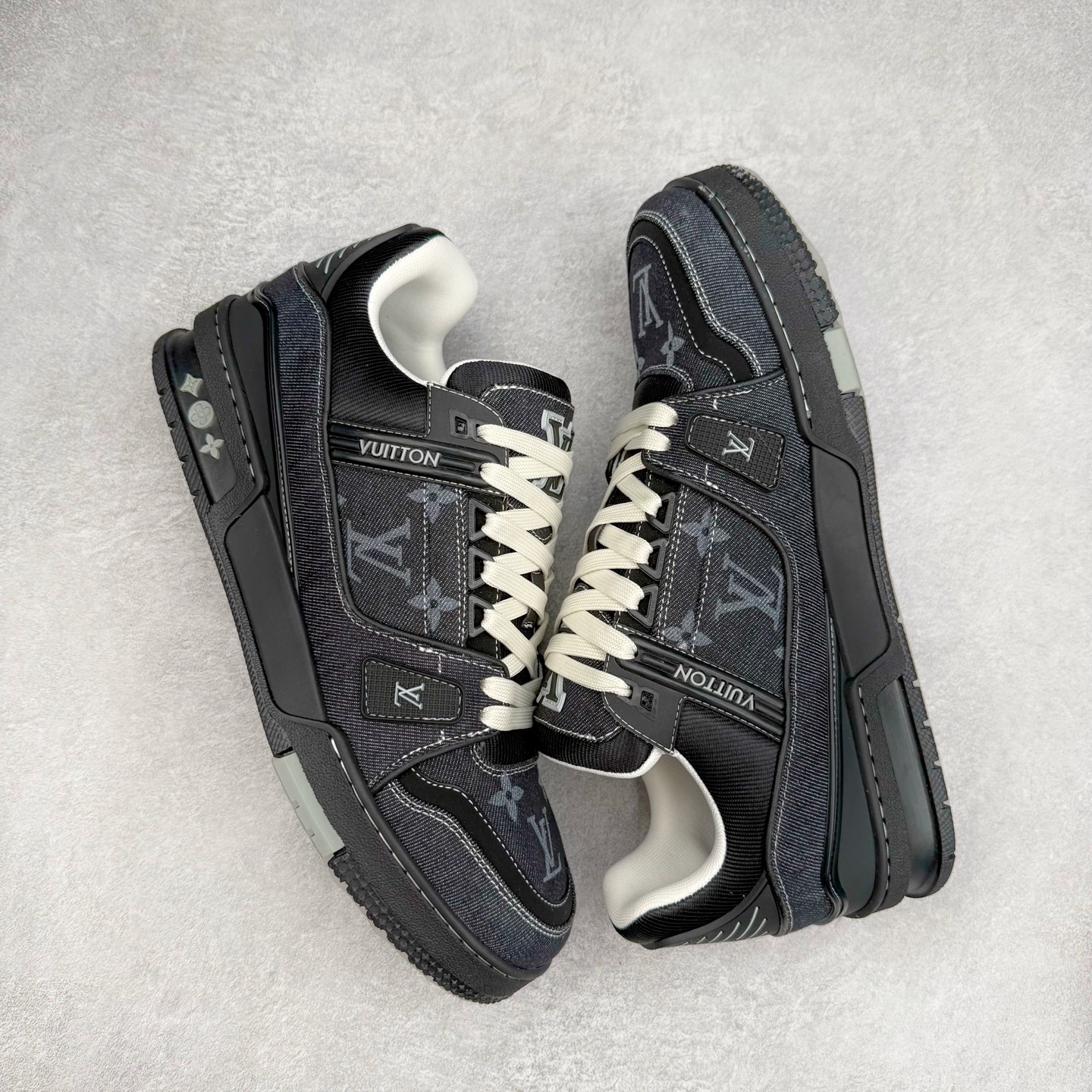 图片[3]-＃纯原 Louis Vuitton Trainer lv时装走秀运动鞋 市场所有版本中综合最强的货品 GD实力大厂出品 全网最全配色更新最快 最成熟的做工稳定的品控 完美鞋型超高的清洁度 零毛边线头瑕疵 全套原楦原纸版原鞋开模 全网最具灵魂的版型 正确原装黄色鞋盒 正确中底印花 鞋面印花3D高频深度立体 全鞋电脑针车 紧密相连 针距密度一致 环保乳胶注塑鞋垫 厚度脚感还原原版 皮面裁剪部位 统一油边封口工艺 原装橡胶大底含胶量大底组合零偏差 专柜全套包装 防尘袋 说明书 质保卡 男女鞋 尺码：35 36 37 38 39 40 41 42 43 44 45-选品中心