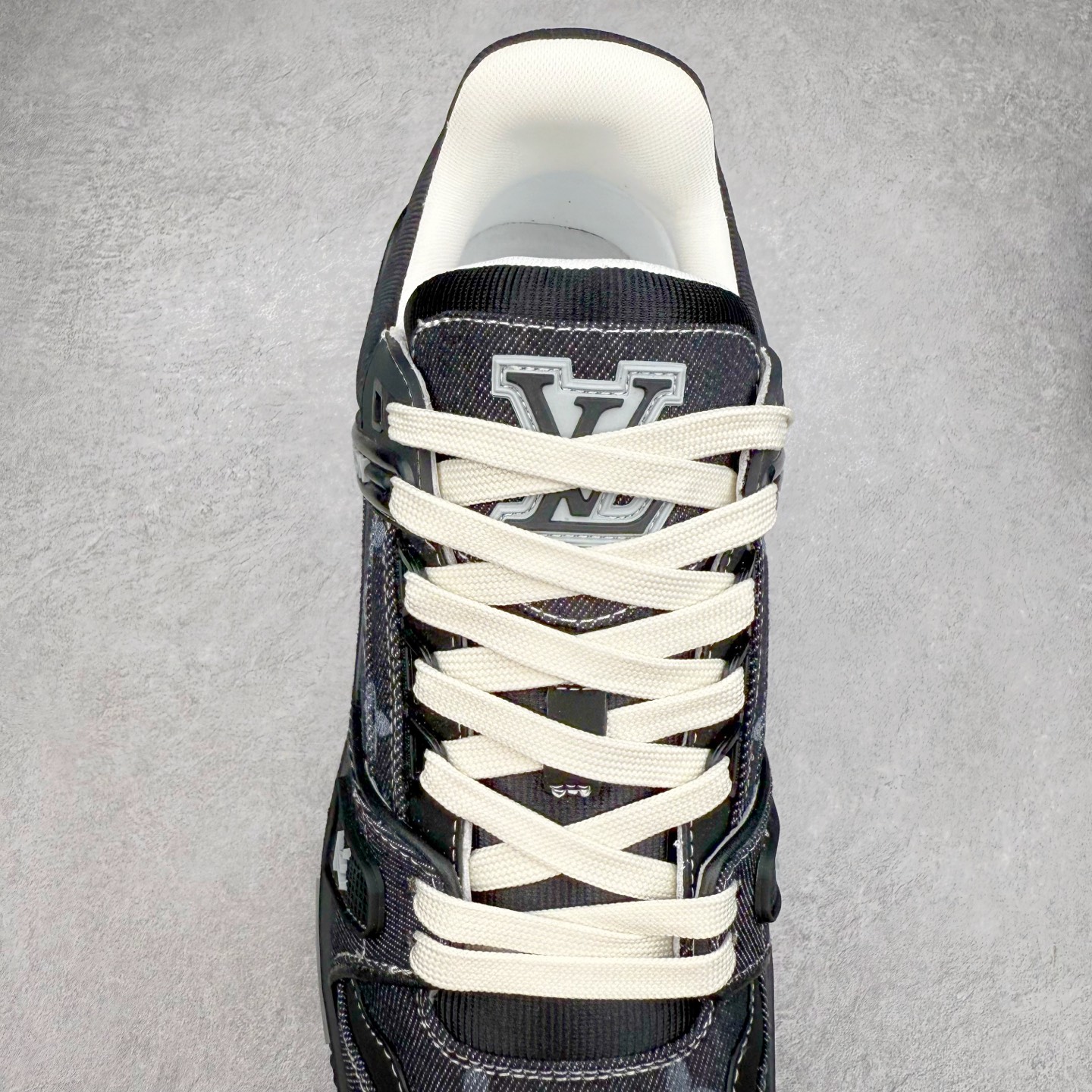 图片[5]-＃纯原 Louis Vuitton Trainer lv时装走秀运动鞋 市场所有版本中综合最强的货品 GD实力大厂出品 全网最全配色更新最快 最成熟的做工稳定的品控 完美鞋型超高的清洁度 零毛边线头瑕疵 全套原楦原纸版原鞋开模 全网最具灵魂的版型 正确原装黄色鞋盒 正确中底印花 鞋面印花3D高频深度立体 全鞋电脑针车 紧密相连 针距密度一致 环保乳胶注塑鞋垫 厚度脚感还原原版 皮面裁剪部位 统一油边封口工艺 原装橡胶大底含胶量大底组合零偏差 专柜全套包装 防尘袋 说明书 质保卡 男女鞋 尺码：35 36 37 38 39 40 41 42 43 44 45-选品中心