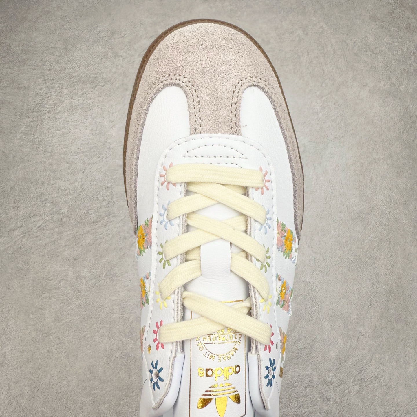 图片[4]-AD Original Samba OG 复古经典轻便板鞋 HQ5155 这款桑巴鞋展示了高质量的工艺 带有装饰的超锁缝制和无缝的手感 柔软、柔软的皮革造型和标志性的3条纹完成了精致的外观 正规合身鞋带 鞋面上有绒面鞋垫 橡胶鞋底 享受正畸套筒软感 自50年代首次亮相以来就一直在赢得粉丝的青睐 尺码：36 36.5 37.5 38 38.5 39 40 40.5 41 42 42.5 43 44 44.5 45-选品中心