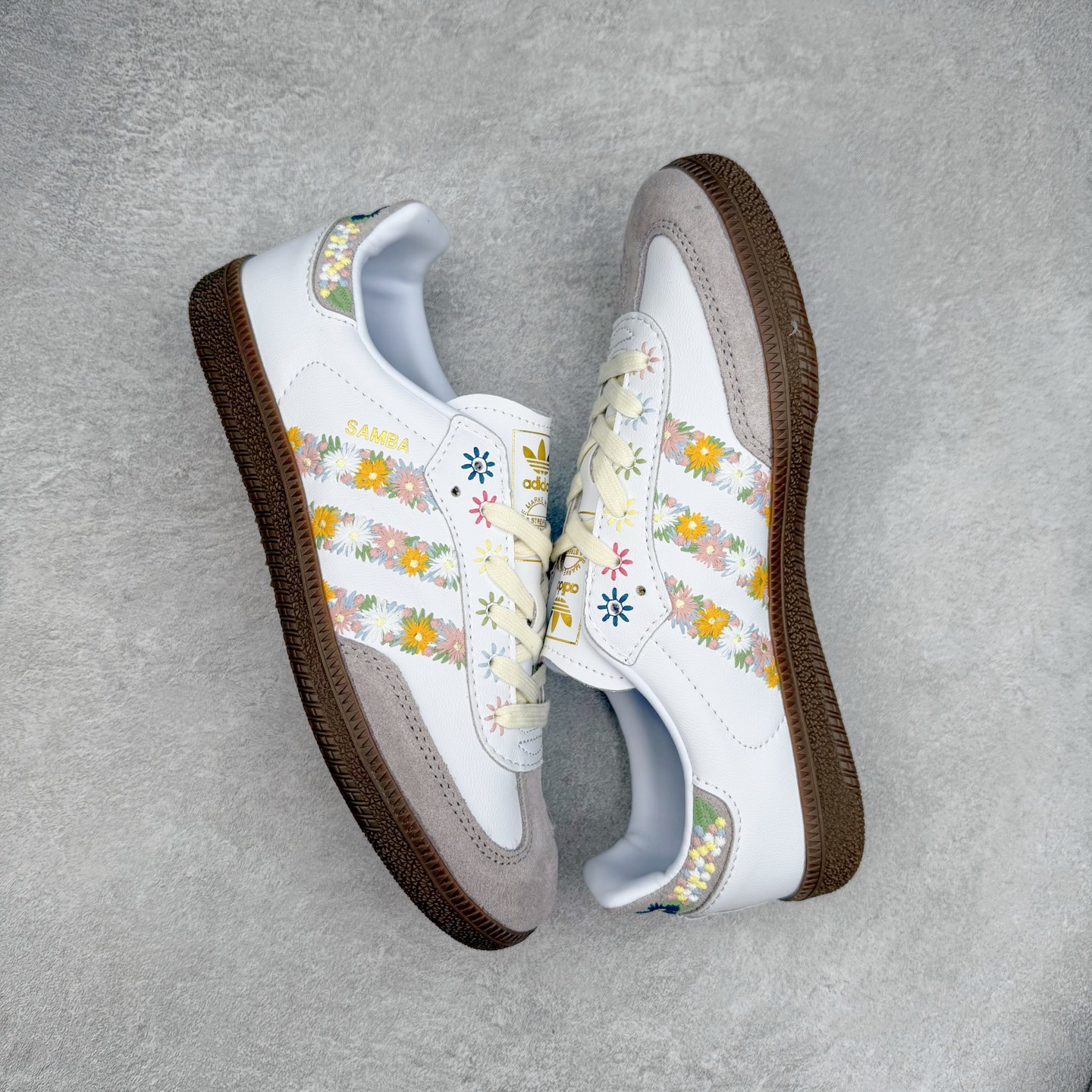 图片[3]-AD Original Samba OG 复古经典轻便板鞋 HQ5155 这款桑巴鞋展示了高质量的工艺 带有装饰的超锁缝制和无缝的手感 柔软、柔软的皮革造型和标志性的3条纹完成了精致的外观 正规合身鞋带 鞋面上有绒面鞋垫 橡胶鞋底 享受正畸套筒软感 自50年代首次亮相以来就一直在赢得粉丝的青睐 尺码：36 36.5 37.5 38 38.5 39 40 40.5 41 42 42.5 43 44 44.5 45-选品中心