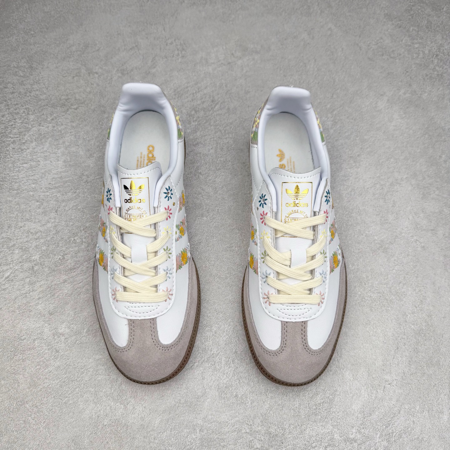 图片[2]-AD Original Samba OG 复古经典轻便板鞋 HQ5155 这款桑巴鞋展示了高质量的工艺 带有装饰的超锁缝制和无缝的手感 柔软、柔软的皮革造型和标志性的3条纹完成了精致的外观 正规合身鞋带 鞋面上有绒面鞋垫 橡胶鞋底 享受正畸套筒软感 自50年代首次亮相以来就一直在赢得粉丝的青睐 尺码：36 36.5 37.5 38 38.5 39 40 40.5 41 42 42.5 43 44 44.5 45-选品中心