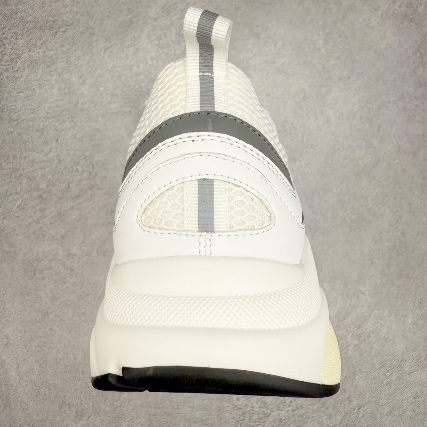 图片[8]-Dior/迪奥B22 男鞋压花厚底系带休闲鞋多色拼接男款慢跑时装运动鞋 广东原产原楦原纸版数据开发 配置专柜购物袋及配件(配置抗压快递外包牛皮纸壳 采用光滑牛皮革组合网织布面材质 正确吸汗网布贴合海玻璃CD压纹鞋垫独家开发TPU弹力中底组合TR光泽耐韧锯齿橡胶大底 法国高奢时装品牌-迪奥·桀傲/Dior Homme B22 Trainer Sneaker系列复古厚底老爹风休闲运动慢跑鞋“生胶底” 这款单品从复古慢跑鞋汲取灵感。采用厚实的低帮设计，精选牛皮与网眼织物拼接鞋面，搭配黑白相间的刻花橡胶鞋底。侧面带有浮雕“CD”标志装饰。 尺码：38 39 40 41 42 43 44 45 46-选品中心