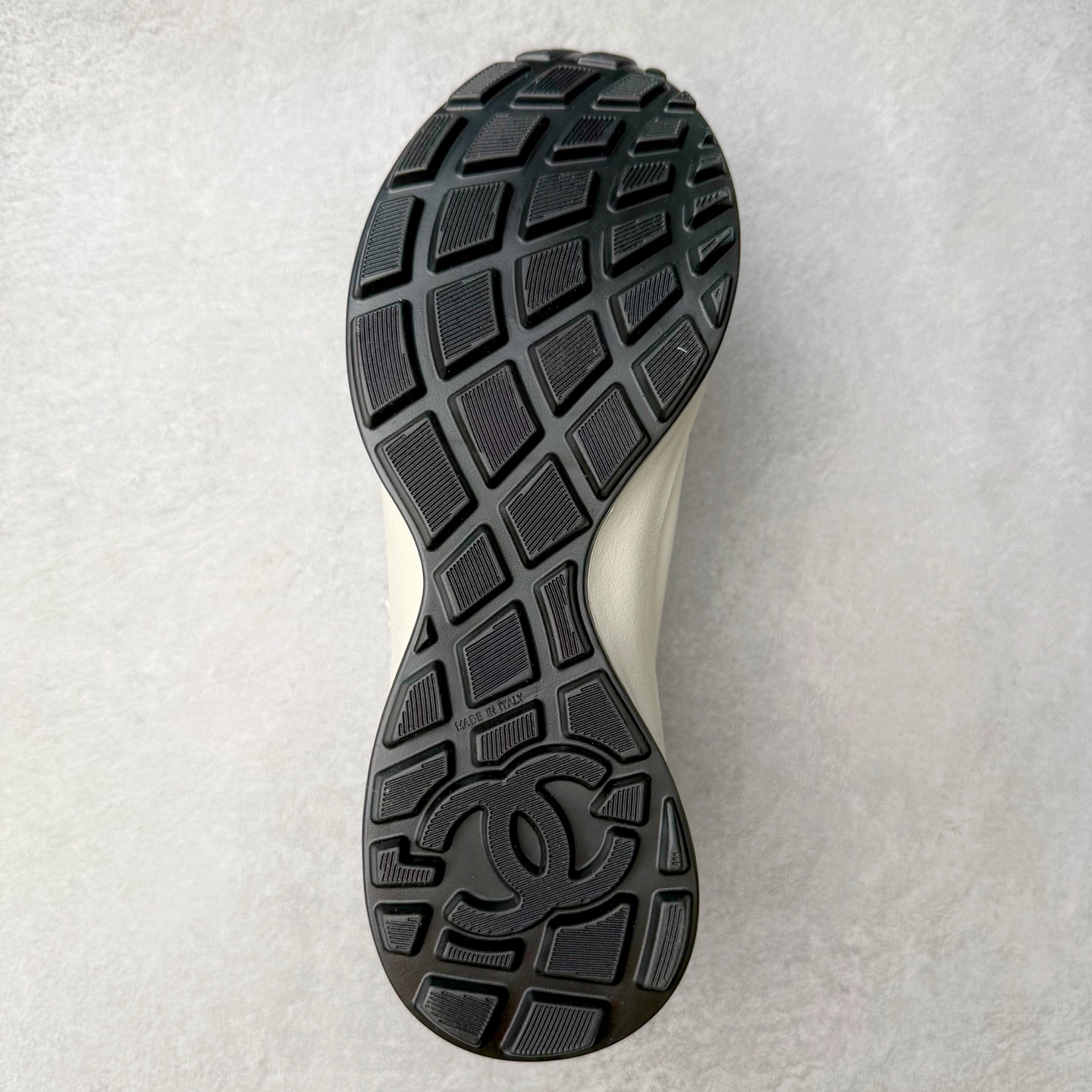 图片[9]-＃纯原 Chanel 香奈儿最新菱格小球鞋 四季百搭 coco女孩必入 隐藏款网球鞋 秀气高级好看 非常舒适！24新款棒球鞋 莞产顶级纯原 官方最新花纹礼盒顶级包装官方同步 鞋面原版定制胎牛油皮 牛反绒 原版进口透气绒布 小羊皮内里 原版开模碎钉钉橡胶 原厂TPU组合大底 尺码：35 36 37 38 39 40-选品中心