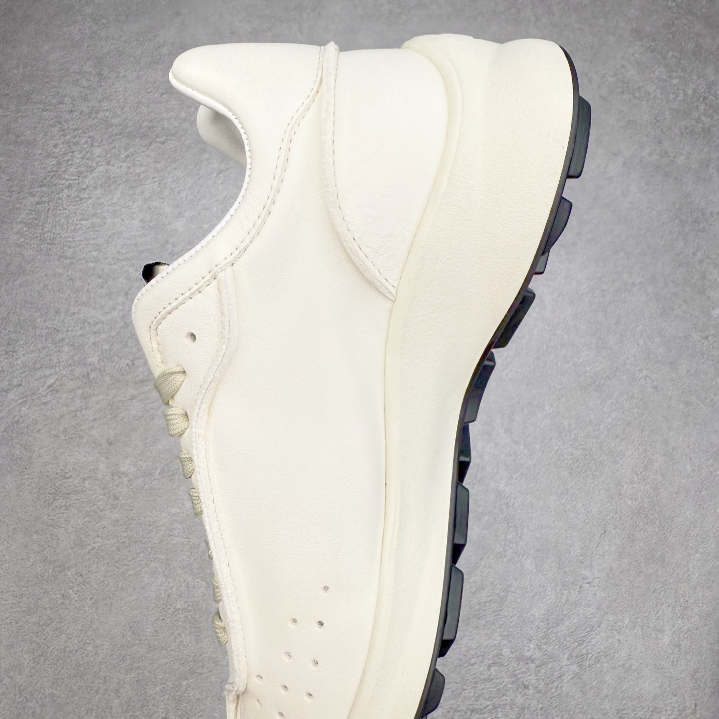 图片[7]-＃纯原 Chanel 香奈儿最新菱格小球鞋 四季百搭 coco女孩必入 隐藏款网球鞋 秀气高级好看 非常舒适！24新款棒球鞋 莞产顶级纯原 官方最新花纹礼盒顶级包装官方同步 鞋面原版定制胎牛油皮 牛反绒 原版进口透气绒布 小羊皮内里 原版开模碎钉钉橡胶 原厂TPU组合大底 尺码：35 36 37 38 39 40-选品中心