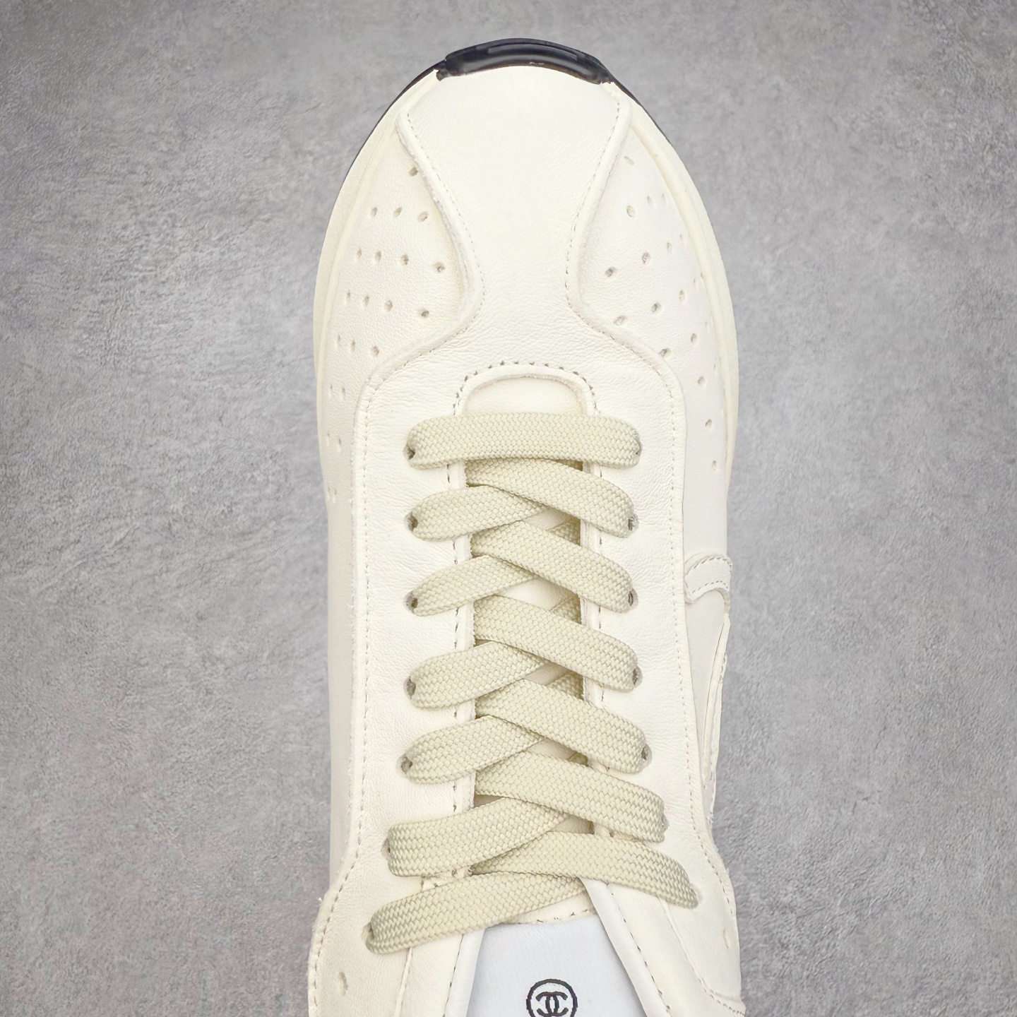 图片[4]-＃纯原 Chanel 香奈儿最新菱格小球鞋 四季百搭 coco女孩必入 隐藏款网球鞋 秀气高级好看 非常舒适！24新款棒球鞋 莞产顶级纯原 官方最新花纹礼盒顶级包装官方同步 鞋面原版定制胎牛油皮 牛反绒 原版进口透气绒布 小羊皮内里 原版开模碎钉钉橡胶 原厂TPU组合大底 尺码：35 36 37 38 39 40-选品中心