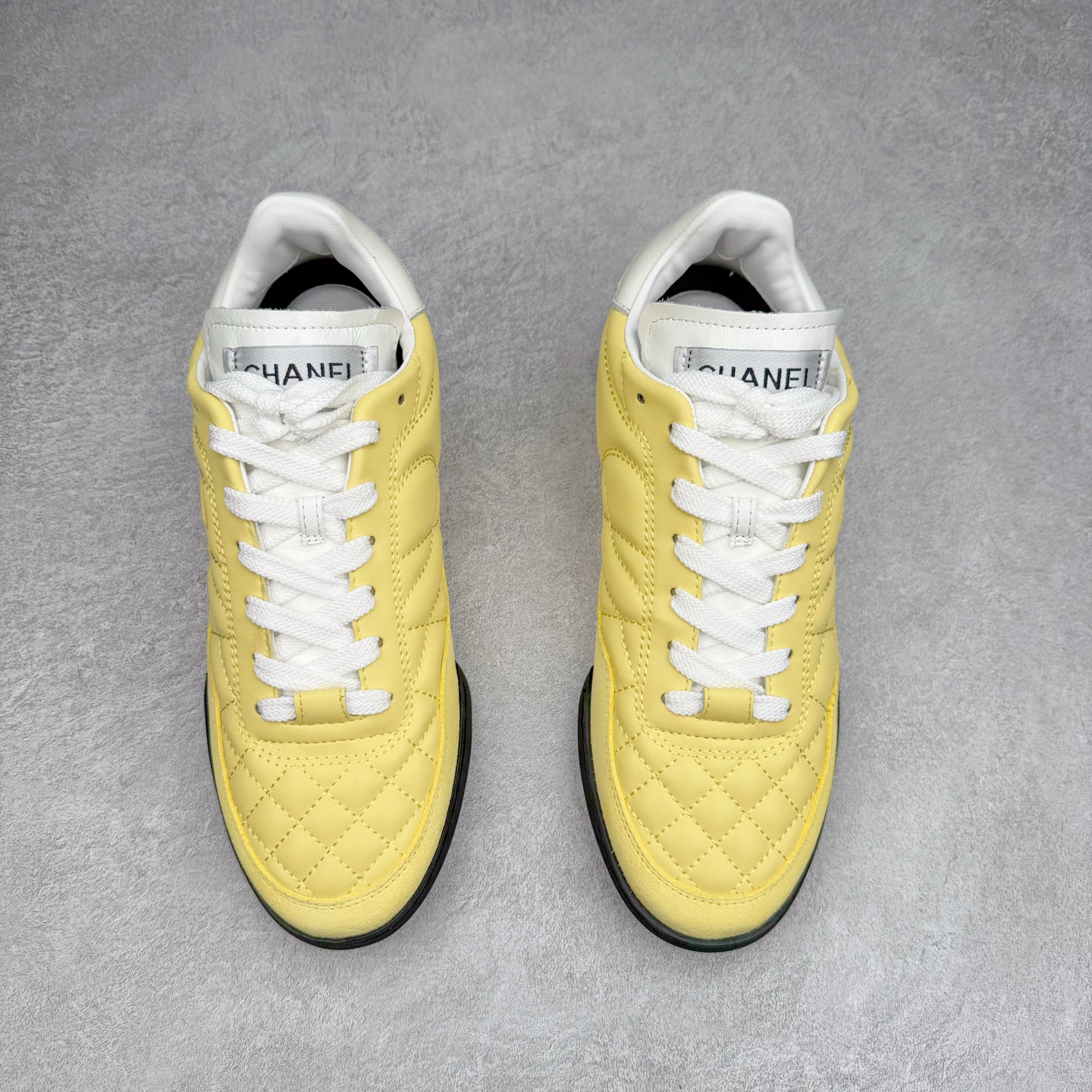图片[2]-＃纯原 Chanel 香奈儿最新菱格小球鞋 四季百搭 coco女孩必入 隐藏款网球鞋 秀气高级好看 非常舒适！24新款棒球鞋 莞产顶级纯原 官方最新花纹礼盒顶级包装官方同步 鞋面原版定制胎牛油皮 牛反绒 原版进口透气绒布 小羊皮内里 原版开模碎钉钉橡胶 原厂TPU组合大底 尺码：35 36 37 38 39 40-选品中心