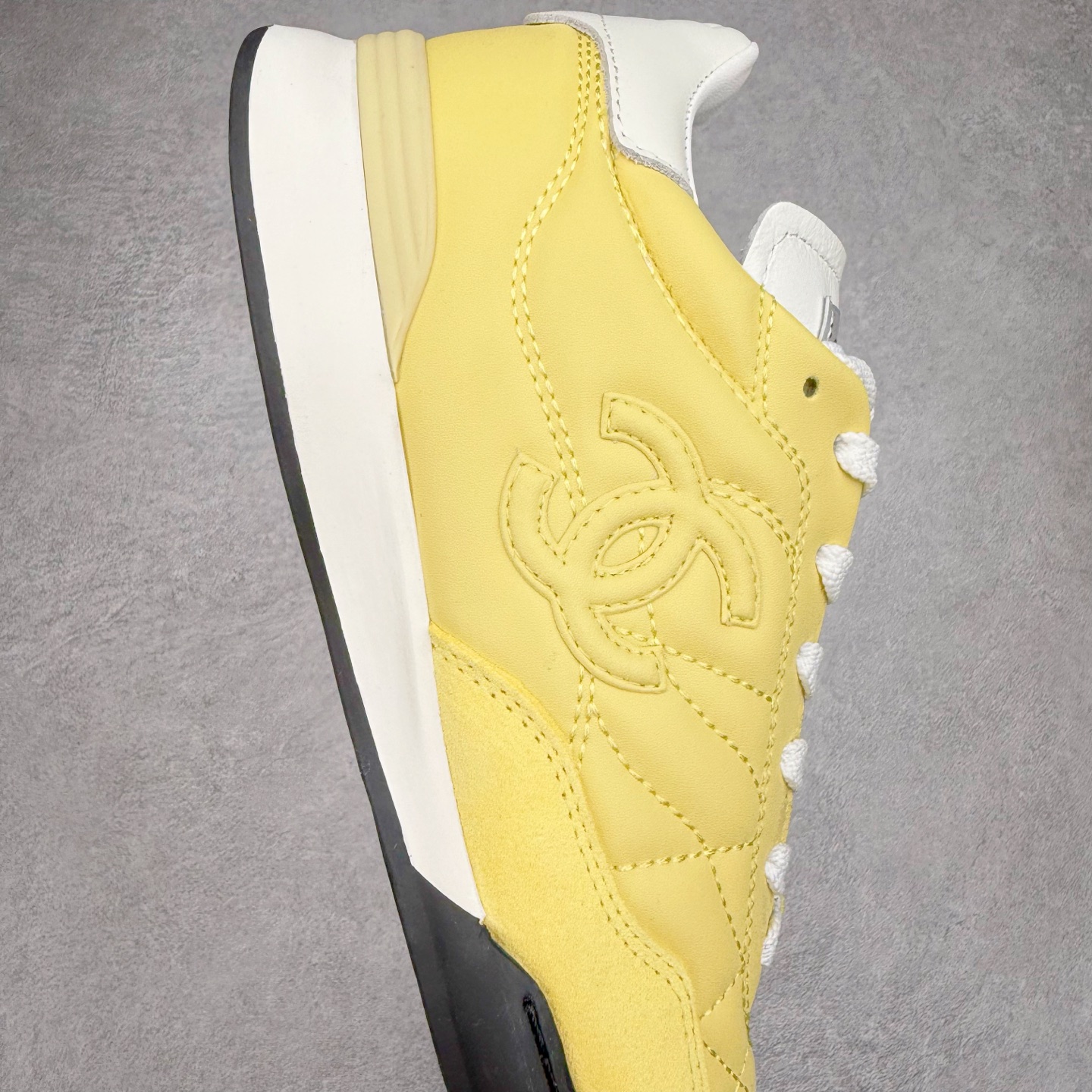 图片[6]-＃纯原 Chanel 香奈儿最新菱格小球鞋 四季百搭 coco女孩必入 隐藏款网球鞋 秀气高级好看 非常舒适！24新款棒球鞋 莞产顶级纯原 官方最新花纹礼盒顶级包装官方同步 鞋面原版定制胎牛油皮 牛反绒 原版进口透气绒布 小羊皮内里 原版开模碎钉钉橡胶 原厂TPU组合大底 尺码：35 36 37 38 39 40-选品中心