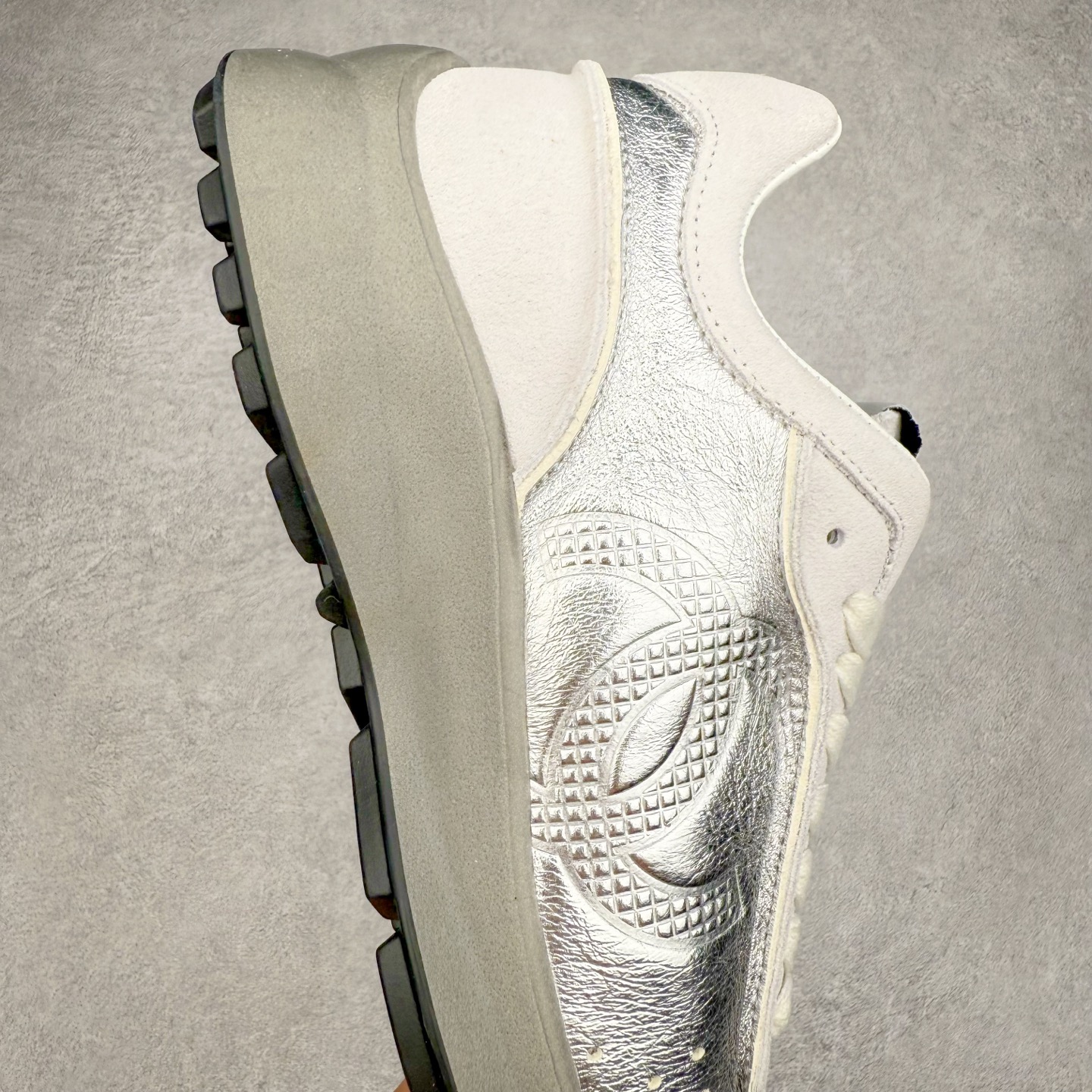 图片[6]-＃纯原 Chanel 香奈儿最新菱格小球鞋 四季百搭 coco女孩必入 隐藏款网球鞋 秀气高级好看 非常舒适！24新款棒球鞋 莞产顶级纯原 官方最新花纹礼盒顶级包装官方同步 鞋面原版定制胎牛油皮 牛反绒 原版进口透气绒布 小羊皮内里 原版开模碎钉钉橡胶 原厂TPU组合大底 尺码：35 36 37 38 39 40-选品中心