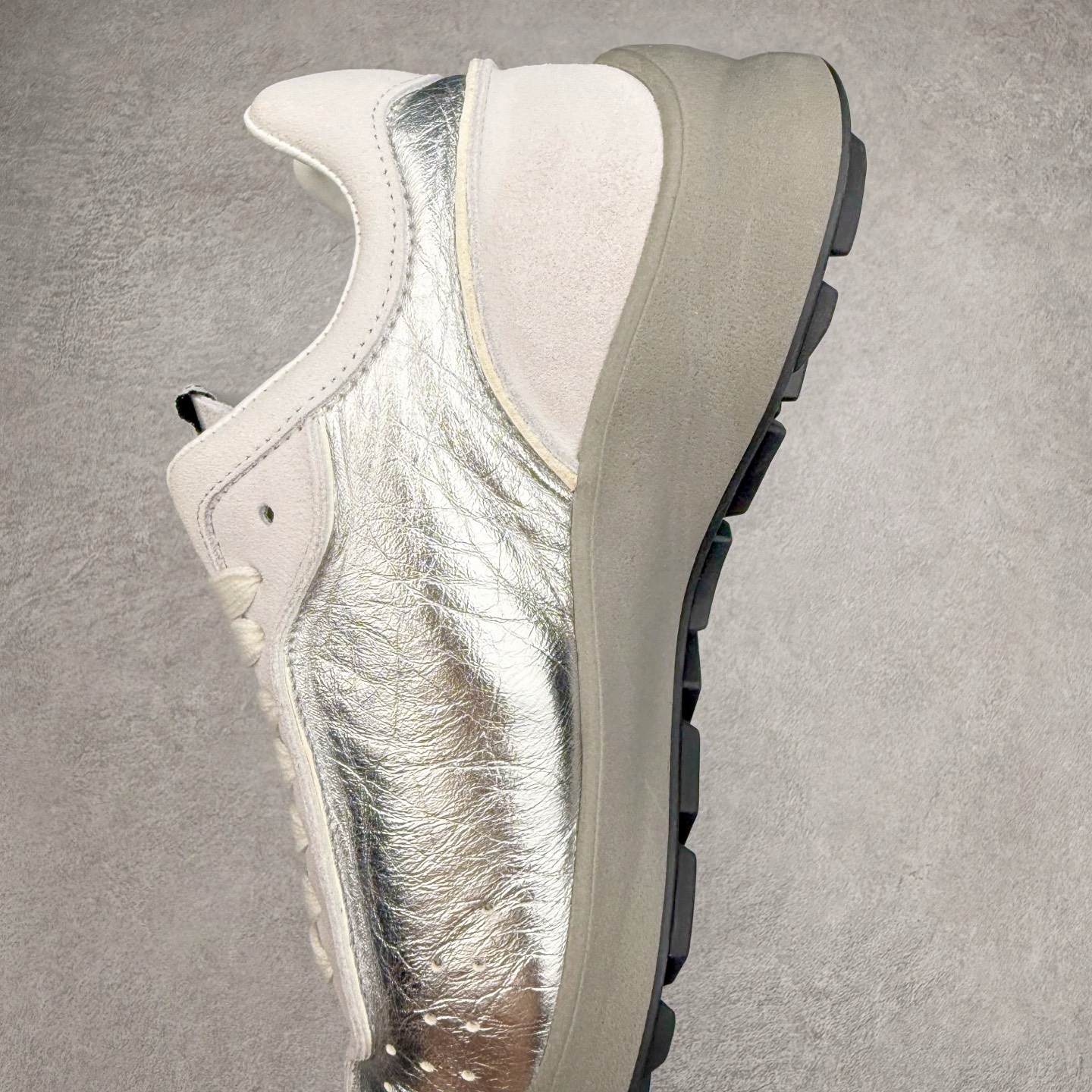 图片[7]-＃纯原 Chanel 香奈儿最新菱格小球鞋 四季百搭 coco女孩必入 隐藏款网球鞋 秀气高级好看 非常舒适！24新款棒球鞋 莞产顶级纯原 官方最新花纹礼盒顶级包装官方同步 鞋面原版定制胎牛油皮 牛反绒 原版进口透气绒布 小羊皮内里 原版开模碎钉钉橡胶 原厂TPU组合大底 尺码：35 36 37 38 39 40-选品中心