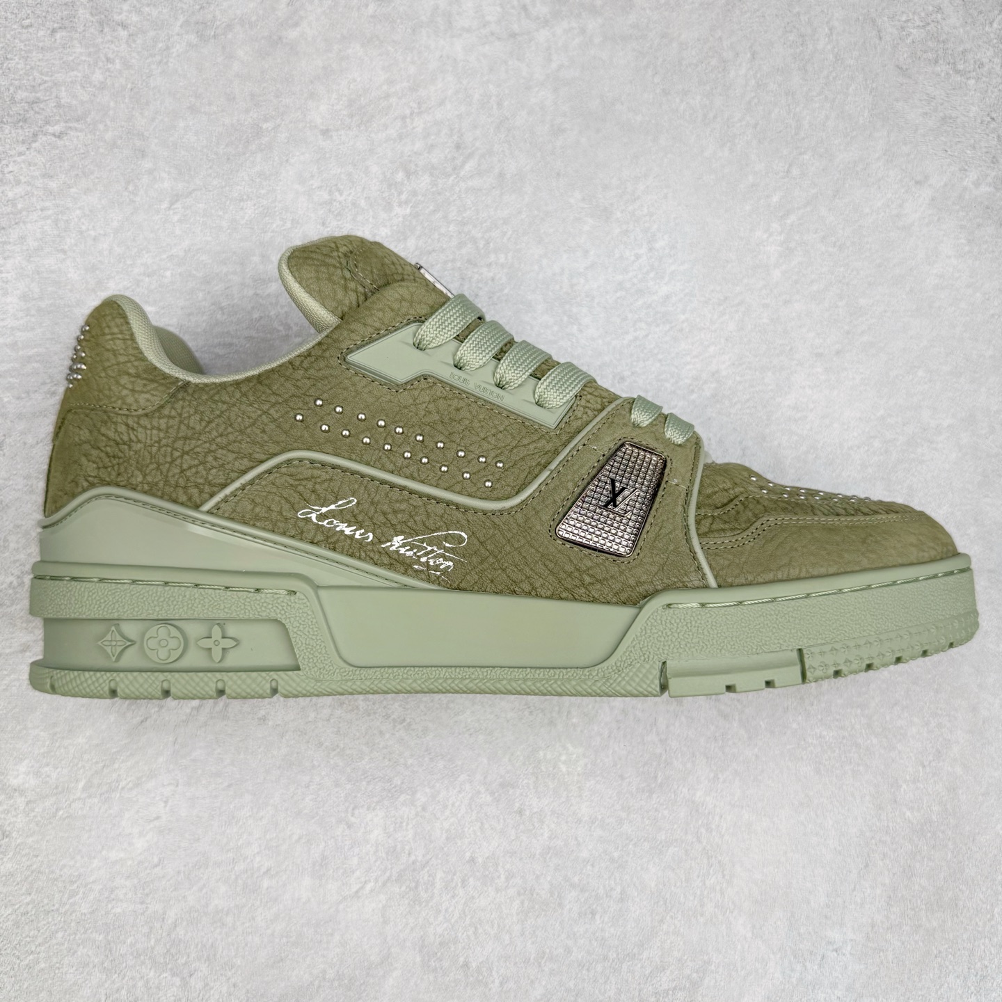 图片[8]-＃纯原 Louis Vuitton Trainer lv时装走秀运动鞋 市场所有版本中综合最强的货品 GD实力大厂出品 全网最全配色更新最快 最成熟的做工稳定的品控 完美鞋型超高的清洁度 零毛边线头瑕疵 全套原楦原纸版原鞋开模 全网最具灵魂的版型 正确原装黄色鞋盒 正确中底印花 鞋面印花3D高频深度立体 全鞋电脑针车 紧密相连 针距密度一致 环保乳胶注塑鞋垫 厚度脚感还原原版 皮面裁剪部位 统一油边封口工艺 原装橡胶大底含胶量大底组合零偏差 专柜全套包装 防尘袋 说明书 质保卡 男女鞋 尺码：35 36 37 38 39 40 41 42 43 44 45-选品中心