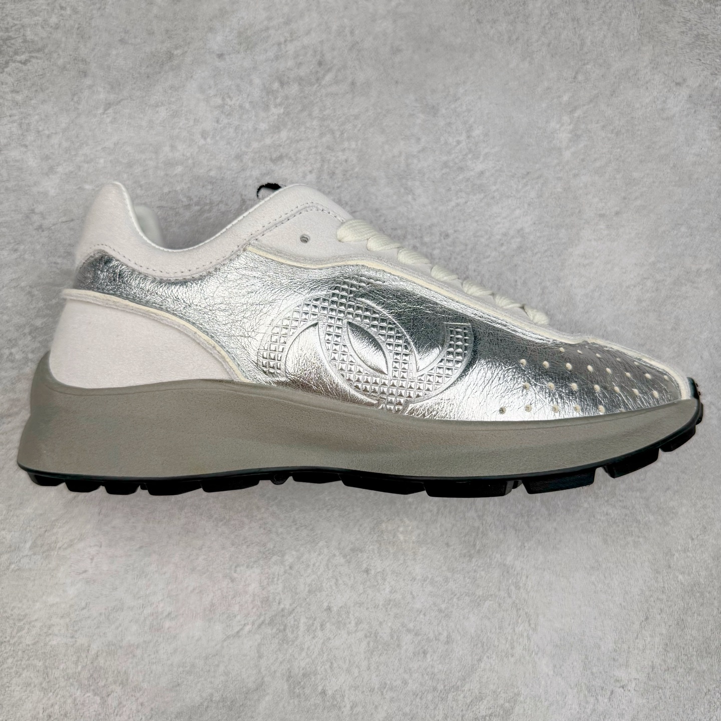 ＃纯原 Chanel 香奈儿最新菱格小球鞋 四季百搭 coco女孩必入 隐藏款网球鞋 秀气高级好看 非常舒适！24新款棒球鞋 莞产顶级纯原 官方最新花纹礼盒顶级包装官方同步 鞋面原版定制胎牛油皮 牛反绒 原版进口透气绒布 小羊皮内里 原版开模碎钉钉橡胶 原厂TPU组合大底 尺码：35 36 37 38 39 40-选品中心