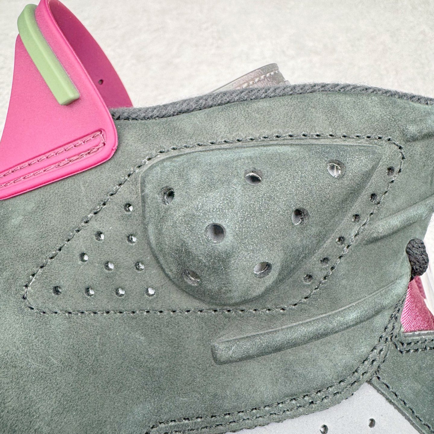 图片[14]-＃K版纯原 Air Jordan AJ6 Retro \\\”bordeaux\\\” 灰黑紫 CT8529-063 原楦原纸板开发 采购原厂皮料 原厂定型 后跟完美效果 到手可放心比对发售原鞋 上脚百分百充当正品驾驭 真正原装公司级完美鞋型 一切细节实拍所见所得 纸板中底、钢印 完美版型 一应俱全外贸专供 发国外寄售可稳妥充正操作 实拍调校N版已经零色差零失真 百分百还原实物色彩所见即所得 不存在货不对板色差等低级问题 选购参考实物拍摄 不混卖不参货 只用心做好货严格选品 承诺混一赔十 尺码：40 40.5 41 42 42.5 43 44 44.5 45 46 47.5-选品中心