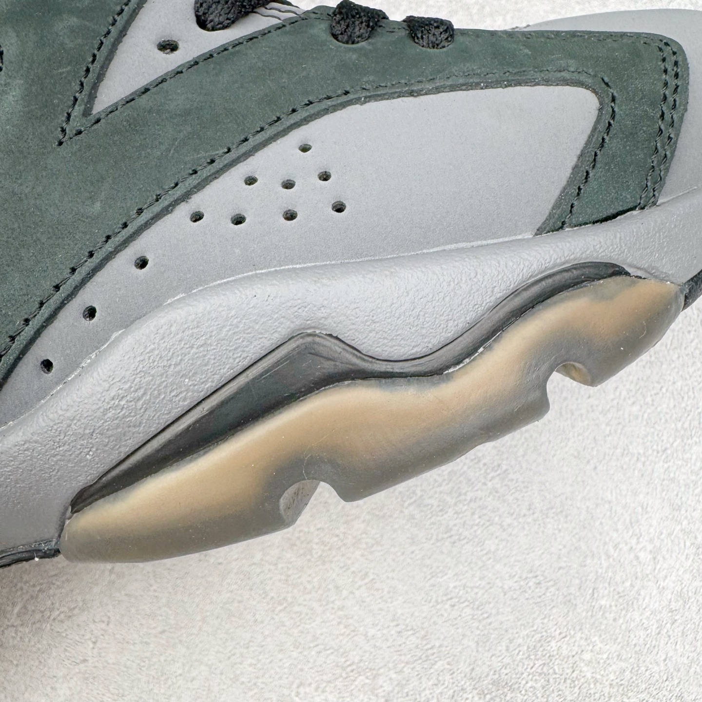 图片[12]-＃K版纯原 Air Jordan AJ6 Retro \\\”bordeaux\\\” 灰黑紫 CT8529-063 原楦原纸板开发 采购原厂皮料 原厂定型 后跟完美效果 到手可放心比对发售原鞋 上脚百分百充当正品驾驭 真正原装公司级完美鞋型 一切细节实拍所见所得 纸板中底、钢印 完美版型 一应俱全外贸专供 发国外寄售可稳妥充正操作 实拍调校N版已经零色差零失真 百分百还原实物色彩所见即所得 不存在货不对板色差等低级问题 选购参考实物拍摄 不混卖不参货 只用心做好货严格选品 承诺混一赔十 尺码：40 40.5 41 42 42.5 43 44 44.5 45 46 47.5-选品中心