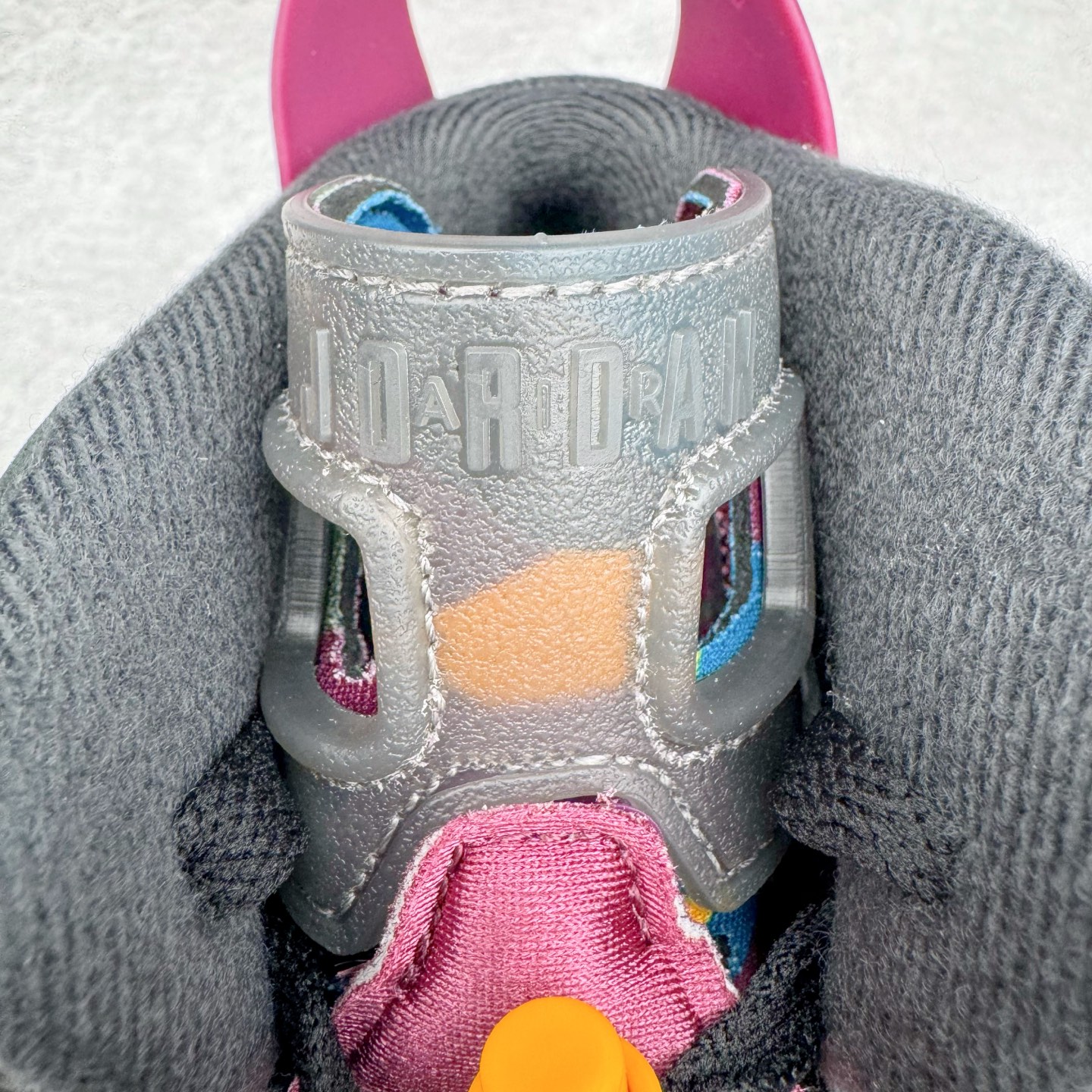 图片[19]-＃K版纯原 Air Jordan AJ6 Retro \\\”bordeaux\\\” 灰黑紫 CT8529-063 原楦原纸板开发 采购原厂皮料 原厂定型 后跟完美效果 到手可放心比对发售原鞋 上脚百分百充当正品驾驭 真正原装公司级完美鞋型 一切细节实拍所见所得 纸板中底、钢印 完美版型 一应俱全外贸专供 发国外寄售可稳妥充正操作 实拍调校N版已经零色差零失真 百分百还原实物色彩所见即所得 不存在货不对板色差等低级问题 选购参考实物拍摄 不混卖不参货 只用心做好货严格选品 承诺混一赔十 尺码：40 40.5 41 42 42.5 43 44 44.5 45 46 47.5-选品中心