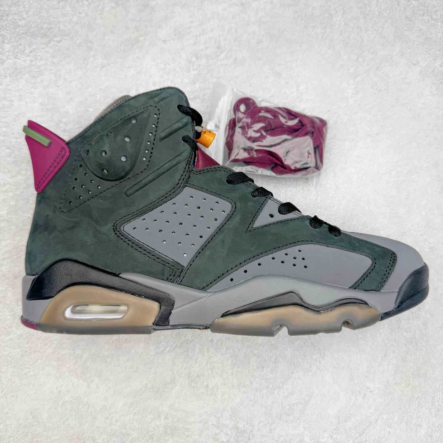 ＃K版纯原 Air Jordan AJ6 Retro \\\”bordeaux\\\” 灰黑紫 CT8529-063 原楦原纸板开发 采购原厂皮料 原厂定型 后跟完美效果 到手可放心比对发售原鞋 上脚百分百充当正品驾驭 真正原装公司级完美鞋型 一切细节实拍所见所得 纸板中底、钢印 完美版型 一应俱全外贸专供 发国外寄售可稳妥充正操作 实拍调校N版已经零色差零失真 百分百还原实物色彩所见即所得 不存在货不对板色差等低级问题 选购参考实物拍摄 不混卖不参货 只用心做好货严格选品 承诺混一赔十 尺码：40 40.5 41 42 42.5 43 44 44.5 45 46 47.5-选品中心