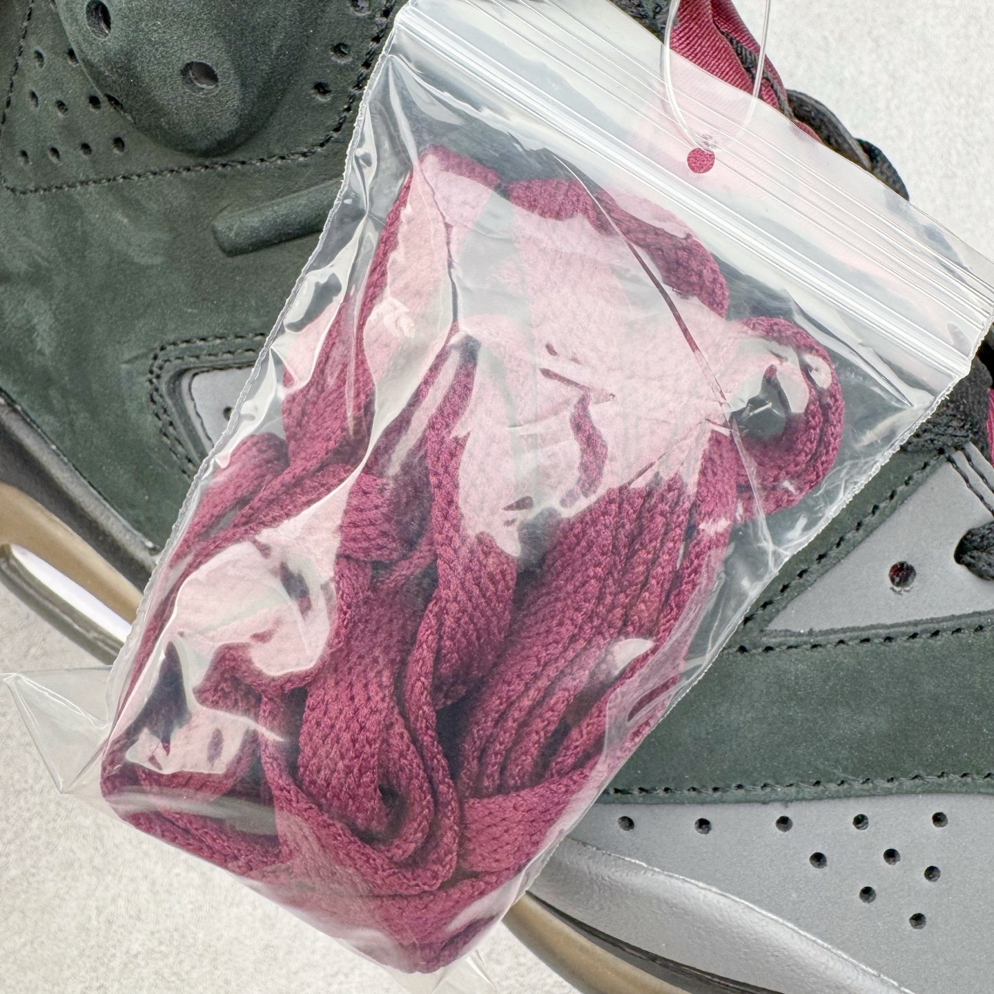 图片[18]-＃K版纯原 Air Jordan AJ6 Retro \\\”bordeaux\\\” 灰黑紫 CT8529-063 原楦原纸板开发 采购原厂皮料 原厂定型 后跟完美效果 到手可放心比对发售原鞋 上脚百分百充当正品驾驭 真正原装公司级完美鞋型 一切细节实拍所见所得 纸板中底、钢印 完美版型 一应俱全外贸专供 发国外寄售可稳妥充正操作 实拍调校N版已经零色差零失真 百分百还原实物色彩所见即所得 不存在货不对板色差等低级问题 选购参考实物拍摄 不混卖不参货 只用心做好货严格选品 承诺混一赔十 尺码：40 40.5 41 42 42.5 43 44 44.5 45 46 47.5-选品中心