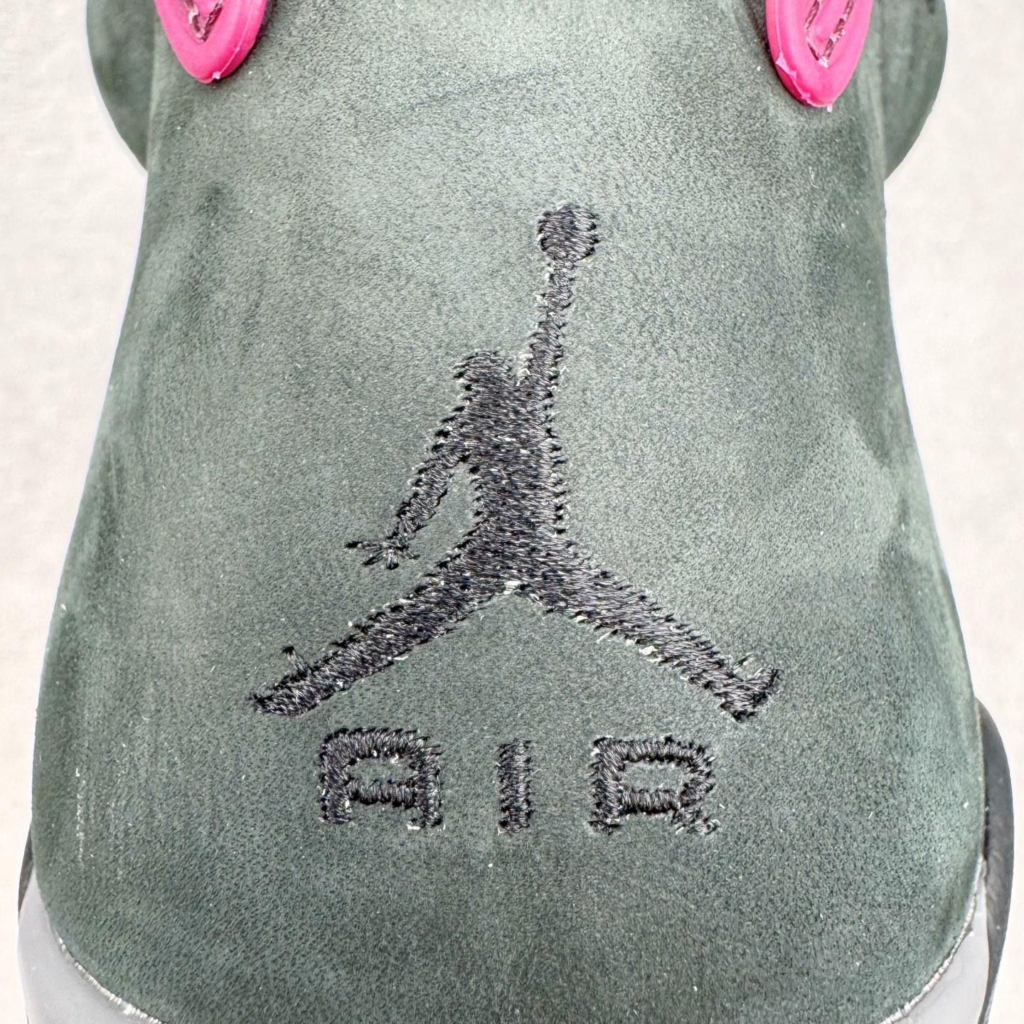 图片[10]-＃K版纯原 Air Jordan AJ6 Retro \\\”bordeaux\\\” 灰黑紫 CT8529-063 原楦原纸板开发 采购原厂皮料 原厂定型 后跟完美效果 到手可放心比对发售原鞋 上脚百分百充当正品驾驭 真正原装公司级完美鞋型 一切细节实拍所见所得 纸板中底、钢印 完美版型 一应俱全外贸专供 发国外寄售可稳妥充正操作 实拍调校N版已经零色差零失真 百分百还原实物色彩所见即所得 不存在货不对板色差等低级问题 选购参考实物拍摄 不混卖不参货 只用心做好货严格选品 承诺混一赔十 尺码：40 40.5 41 42 42.5 43 44 44.5 45 46 47.5-选品中心