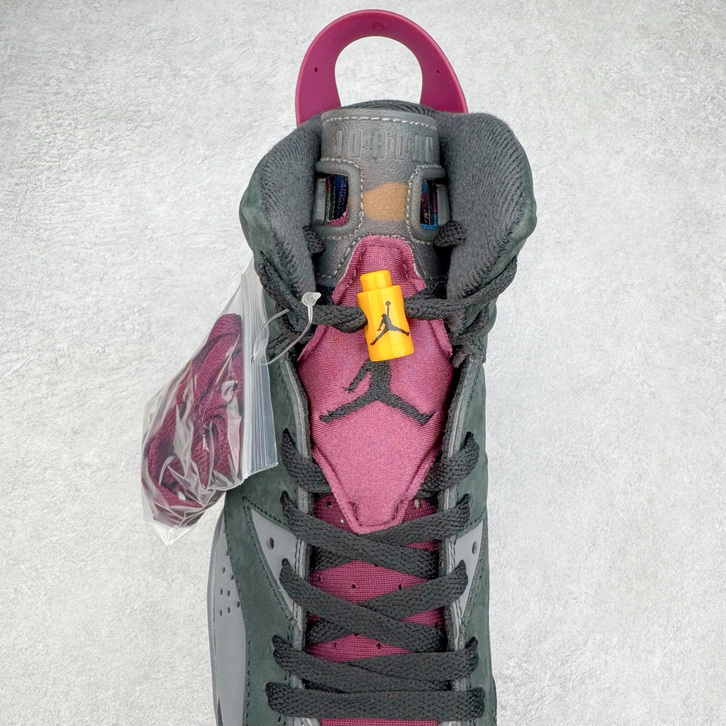 图片[5]-＃K版纯原 Air Jordan AJ6 Retro \\\”bordeaux\\\” 灰黑紫 CT8529-063 原楦原纸板开发 采购原厂皮料 原厂定型 后跟完美效果 到手可放心比对发售原鞋 上脚百分百充当正品驾驭 真正原装公司级完美鞋型 一切细节实拍所见所得 纸板中底、钢印 完美版型 一应俱全外贸专供 发国外寄售可稳妥充正操作 实拍调校N版已经零色差零失真 百分百还原实物色彩所见即所得 不存在货不对板色差等低级问题 选购参考实物拍摄 不混卖不参货 只用心做好货严格选品 承诺混一赔十 尺码：40 40.5 41 42 42.5 43 44 44.5 45 46 47.5-选品中心