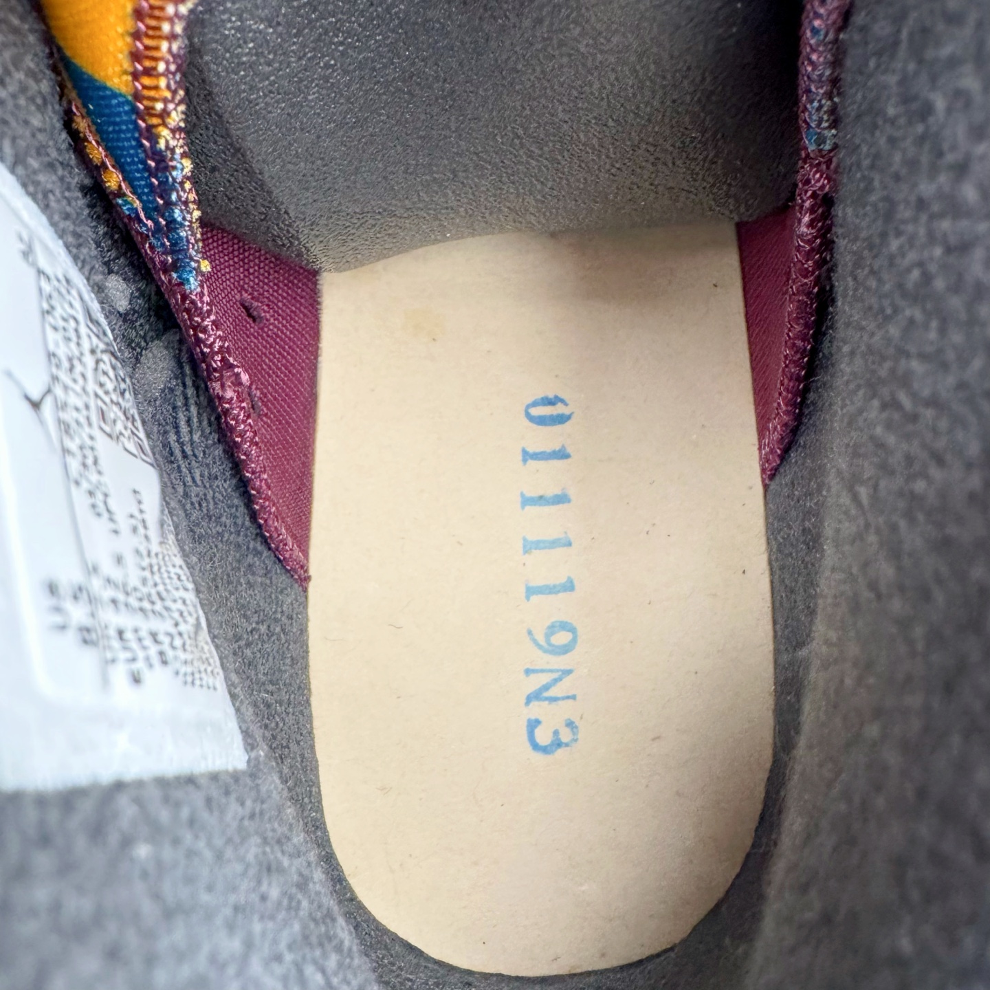 图片[21]-＃K版纯原 Air Jordan AJ6 Retro \\\”bordeaux\\\” 灰黑紫 CT8529-063 原楦原纸板开发 采购原厂皮料 原厂定型 后跟完美效果 到手可放心比对发售原鞋 上脚百分百充当正品驾驭 真正原装公司级完美鞋型 一切细节实拍所见所得 纸板中底、钢印 完美版型 一应俱全外贸专供 发国外寄售可稳妥充正操作 实拍调校N版已经零色差零失真 百分百还原实物色彩所见即所得 不存在货不对板色差等低级问题 选购参考实物拍摄 不混卖不参货 只用心做好货严格选品 承诺混一赔十 尺码：40 40.5 41 42 42.5 43 44 44.5 45 46 47.5-选品中心