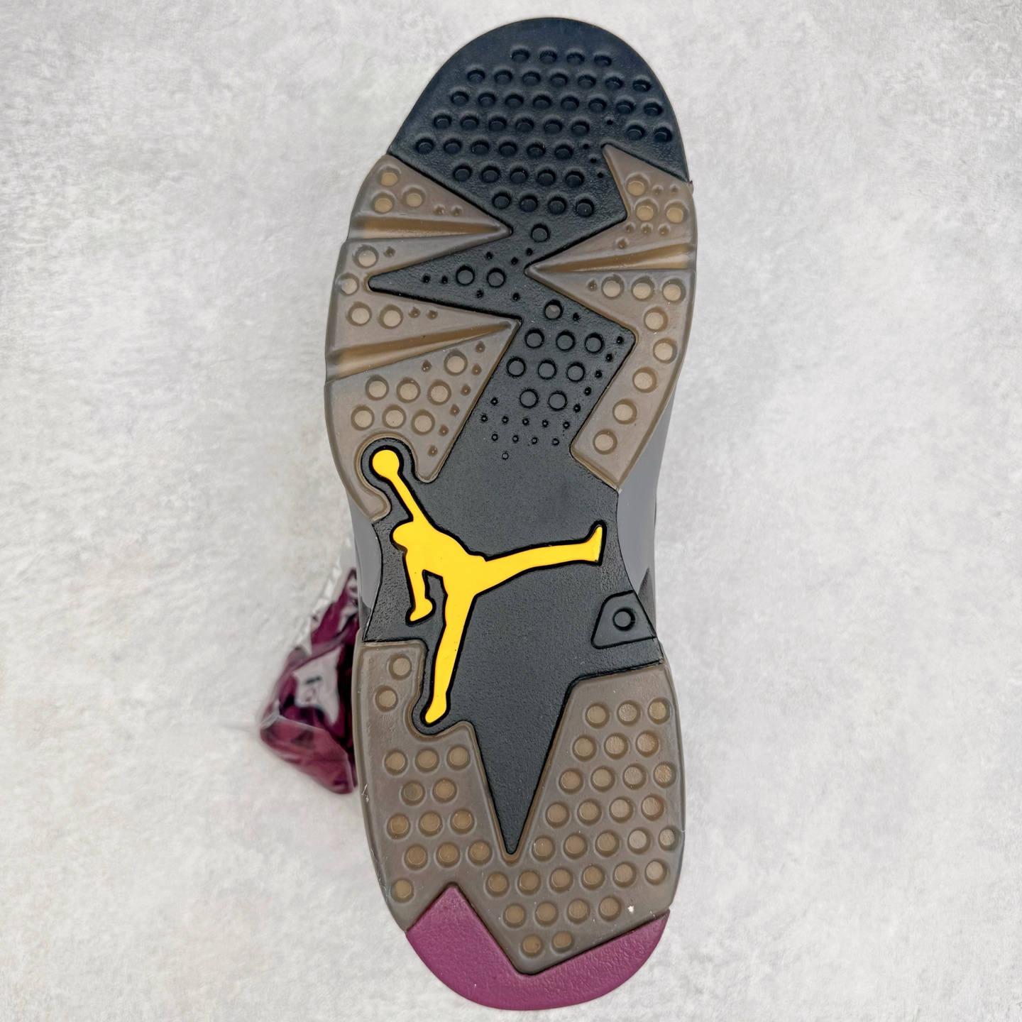 图片[9]-＃K版纯原 Air Jordan AJ6 Retro \\\”bordeaux\\\” 灰黑紫 CT8529-063 原楦原纸板开发 采购原厂皮料 原厂定型 后跟完美效果 到手可放心比对发售原鞋 上脚百分百充当正品驾驭 真正原装公司级完美鞋型 一切细节实拍所见所得 纸板中底、钢印 完美版型 一应俱全外贸专供 发国外寄售可稳妥充正操作 实拍调校N版已经零色差零失真 百分百还原实物色彩所见即所得 不存在货不对板色差等低级问题 选购参考实物拍摄 不混卖不参货 只用心做好货严格选品 承诺混一赔十 尺码：40 40.5 41 42 42.5 43 44 44.5 45 46 47.5-选品中心