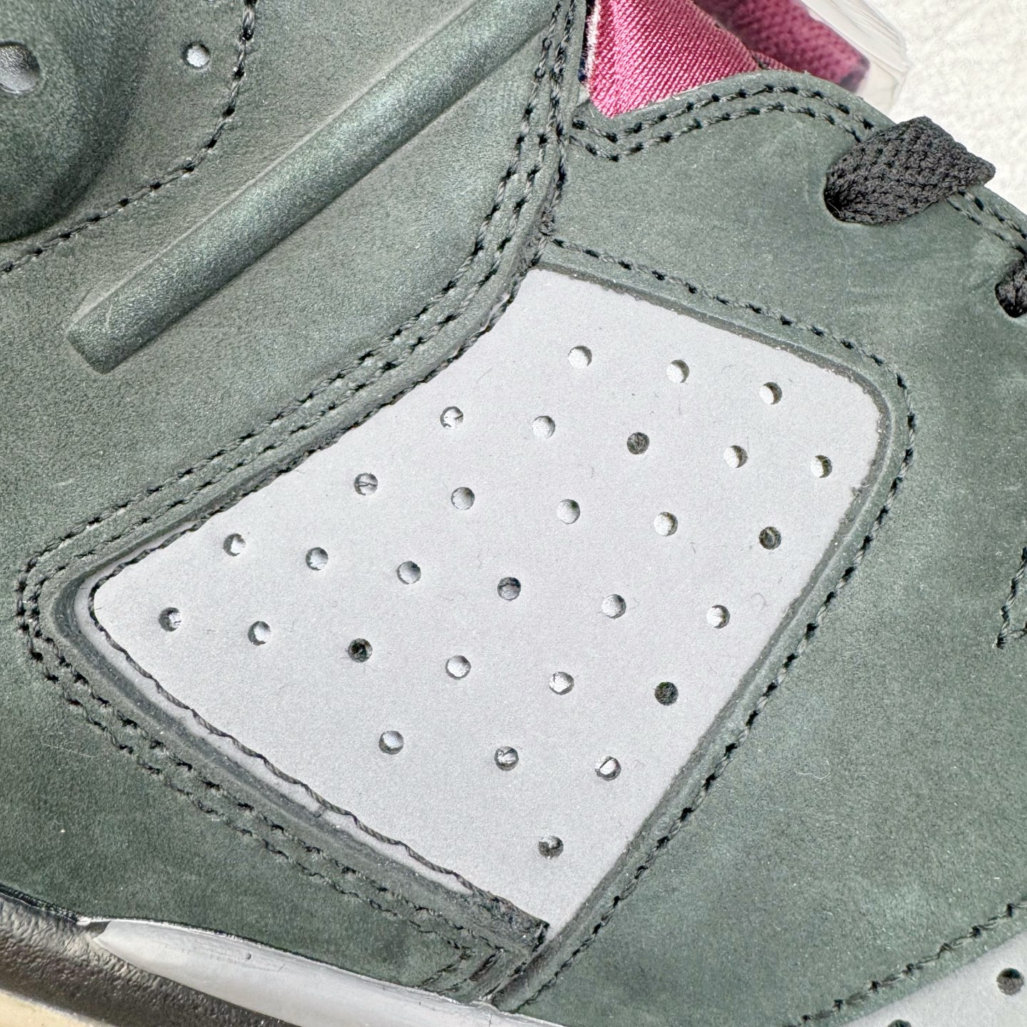 图片[13]-＃K版纯原 Air Jordan AJ6 Retro \\\”bordeaux\\\” 灰黑紫 CT8529-063 原楦原纸板开发 采购原厂皮料 原厂定型 后跟完美效果 到手可放心比对发售原鞋 上脚百分百充当正品驾驭 真正原装公司级完美鞋型 一切细节实拍所见所得 纸板中底、钢印 完美版型 一应俱全外贸专供 发国外寄售可稳妥充正操作 实拍调校N版已经零色差零失真 百分百还原实物色彩所见即所得 不存在货不对板色差等低级问题 选购参考实物拍摄 不混卖不参货 只用心做好货严格选品 承诺混一赔十 尺码：40 40.5 41 42 42.5 43 44 44.5 45 46 47.5-选品中心