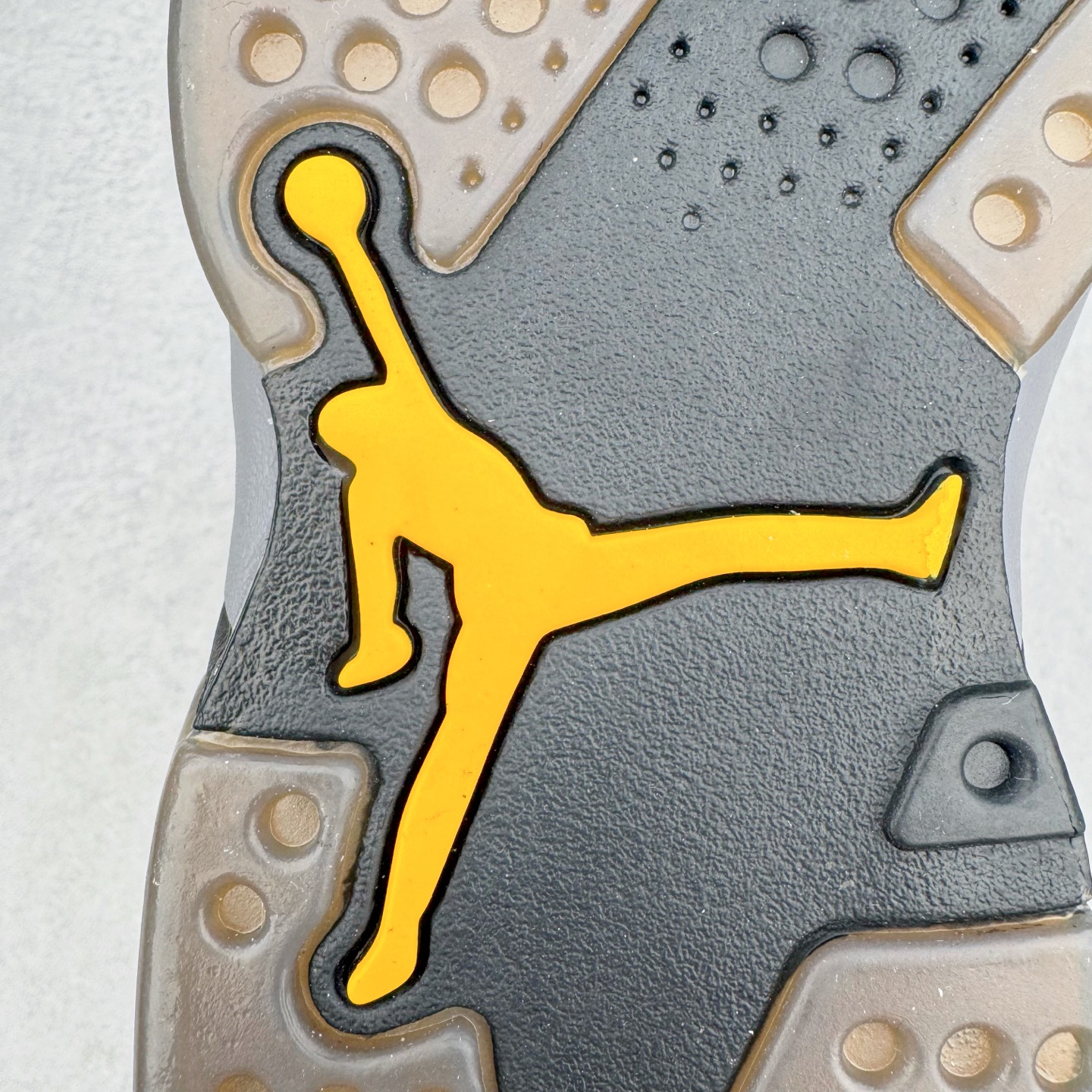 图片[11]-＃K版纯原 Air Jordan AJ6 Retro \\\”bordeaux\\\” 灰黑紫 CT8529-063 原楦原纸板开发 采购原厂皮料 原厂定型 后跟完美效果 到手可放心比对发售原鞋 上脚百分百充当正品驾驭 真正原装公司级完美鞋型 一切细节实拍所见所得 纸板中底、钢印 完美版型 一应俱全外贸专供 发国外寄售可稳妥充正操作 实拍调校N版已经零色差零失真 百分百还原实物色彩所见即所得 不存在货不对板色差等低级问题 选购参考实物拍摄 不混卖不参货 只用心做好货严格选品 承诺混一赔十 尺码：40 40.5 41 42 42.5 43 44 44.5 45 46 47.5-选品中心