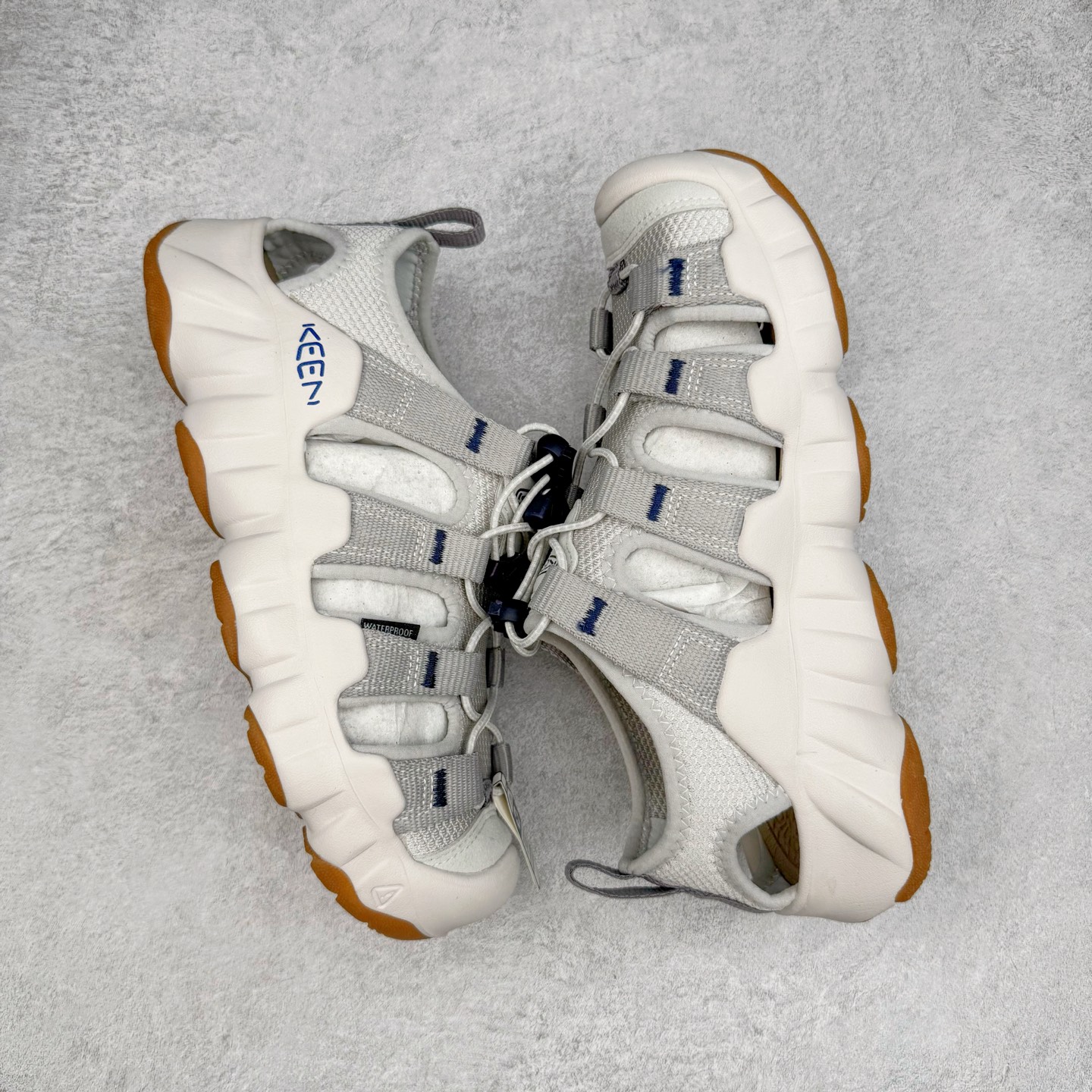 图片[3]-KEEN Hyperport H2 科恩防滑耐磨低帮户外功能鞋溯溪鞋凉鞋 KEEN诞生于2003年的美国人气户外品牌，以一双“保护脚趾”且能涉足水域的户外凉鞋NEWPORT诞生为契机，开启原创制鞋之路。KEEN相信，天空之下即是户外，因为户外不一定是极具挑战性的独自冒险，也可以是与朋友、家人和宠物一同分享外面的世界。同时，KEEN从诞生之初便始终贯彻环保制鞋的理念，不断创造出优秀的原创奇履。脚踏实地，致力向善。我们想和世界产生更多交集为世界减少更多负担，和你趣户外、趣做自己、趣环保让地球和生活都变得更美好。尺码：36 36.5 37.5 38 38.5 39 40 40.5 41 42 42.5 43 44 44.5 45-选品中心