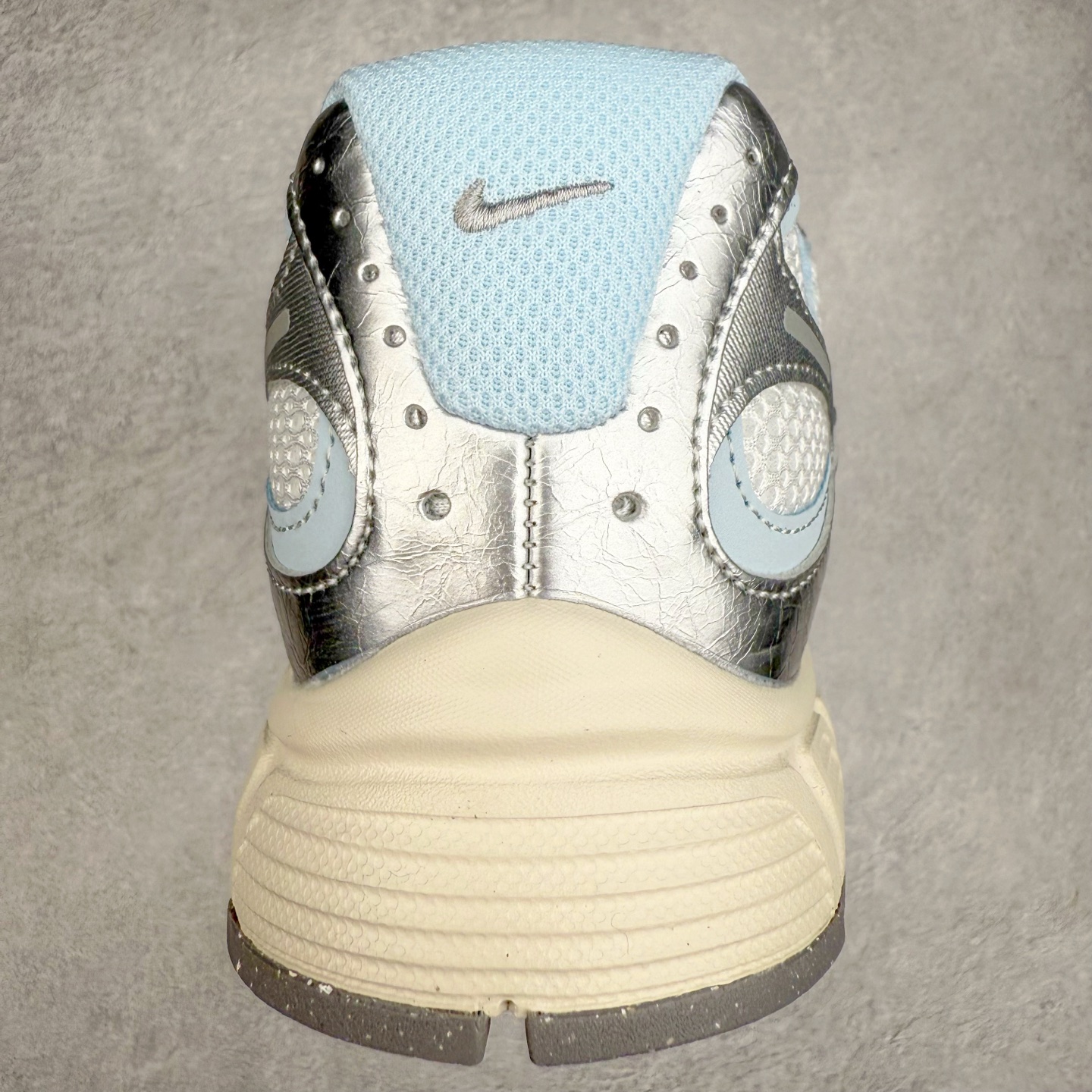 图片[8]-NK V5 RNR 舒适百搭防滑耐磨低帮跑步鞋 HQ7901-103 舒适有型适合日常穿着 该鞋款延续千禧年经典设计搭载泡绵中底 厚实而轻盈匠心细节巧搭立体耐克勾标志焕新演绎复古跑鞋 鞋款从千禧年美学汲取灵感 混搭多种材质突显层次感立体感和传统跑步风范 尺码：36 36.5 37.5 38 38.5 39 40 40.5 41 42 42.5 43 44 44.5 45-选品中心