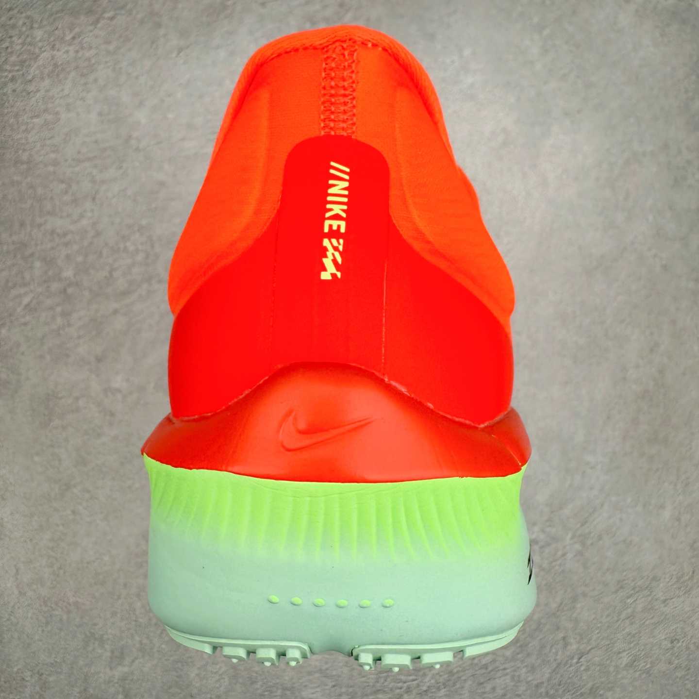 图片[8]-＃TG纯原 NK ZoomX Invincible Run Flyknit 6 轻量跑鞋 FN8464-601 飞织低帮休闲运动慢跑鞋 厚底增高 老爹鞋 此鞋专为短跑运动员而生 是为 5 至 10 公里距离的赛事和训练打造 整体设计采用流线型的轻质工程网眼材质构成鞋面 并与其他 Running 旗舰鞋款同样搭载全脚掌 ZoomX 缓冲中底 搭配 Pebax 物料与橡胶外底 ZoomX StreakFly 首发配色以Prototype呈现 其灵感是来自开发期间的磨损测试 透过编号的标记与内侧的预期跑步距离突出研发过程 尺码：36 36.5 37.5 38 38.5 39 40 40.5 41 42 42.5 43 44 45-选品中心