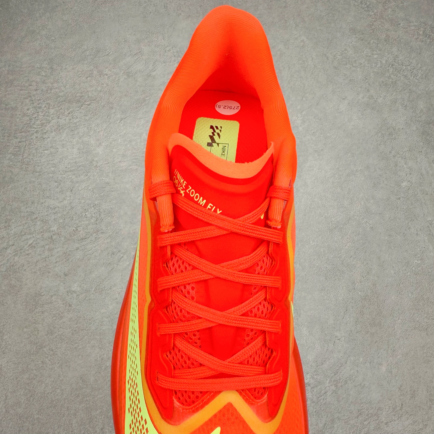 图片[5]-＃TG纯原 NK ZoomX Invincible Run Flyknit 6 轻量跑鞋 FN8464-601 飞织低帮休闲运动慢跑鞋 厚底增高 老爹鞋 此鞋专为短跑运动员而生 是为 5 至 10 公里距离的赛事和训练打造 整体设计采用流线型的轻质工程网眼材质构成鞋面 并与其他 Running 旗舰鞋款同样搭载全脚掌 ZoomX 缓冲中底 搭配 Pebax 物料与橡胶外底 ZoomX StreakFly 首发配色以Prototype呈现 其灵感是来自开发期间的磨损测试 透过编号的标记与内侧的预期跑步距离突出研发过程 尺码：36 36.5 37.5 38 38.5 39 40 40.5 41 42 42.5 43 44 45-选品中心