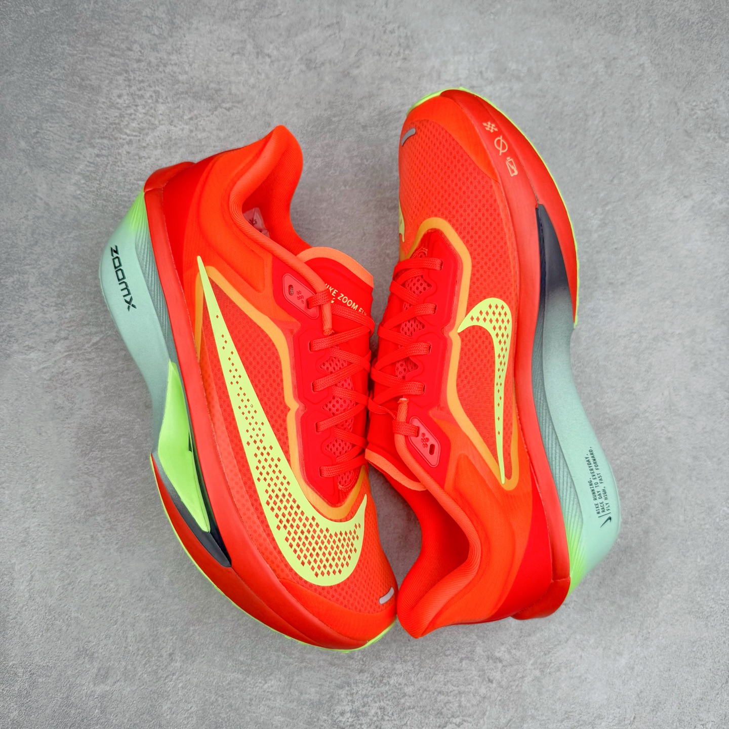 图片[3]-＃TG纯原 NK ZoomX Invincible Run Flyknit 6 轻量跑鞋 FN8464-601 飞织低帮休闲运动慢跑鞋 厚底增高 老爹鞋 此鞋专为短跑运动员而生 是为 5 至 10 公里距离的赛事和训练打造 整体设计采用流线型的轻质工程网眼材质构成鞋面 并与其他 Running 旗舰鞋款同样搭载全脚掌 ZoomX 缓冲中底 搭配 Pebax 物料与橡胶外底 ZoomX StreakFly 首发配色以Prototype呈现 其灵感是来自开发期间的磨损测试 透过编号的标记与内侧的预期跑步距离突出研发过程 尺码：36 36.5 37.5 38 38.5 39 40 40.5 41 42 42.5 43 44 45-选品中心