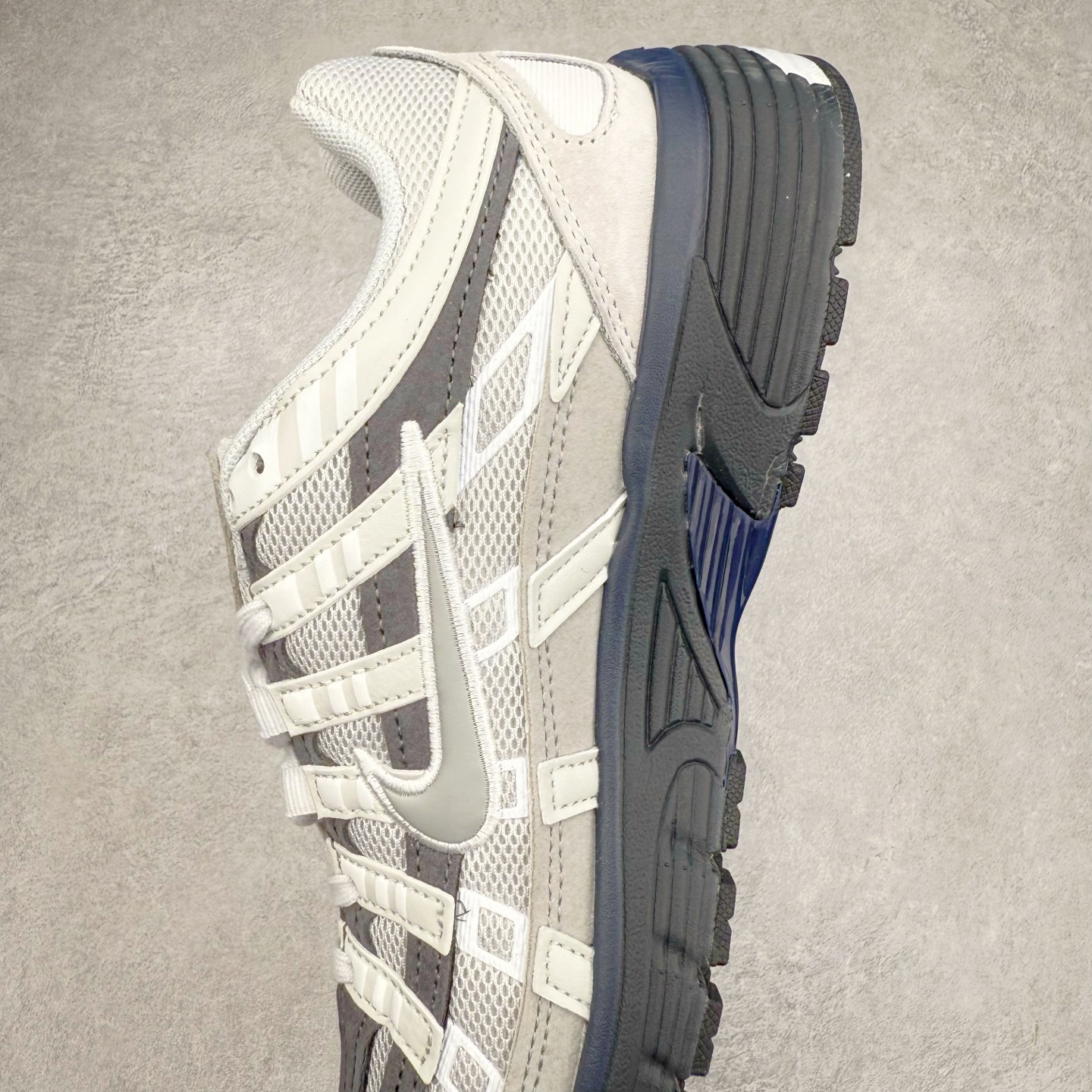 图片[7]-NK P-6000 系列低帮复古老爹风休闲运动舒适慢跑鞋 IB3081-001 融合 Pegasus 过往运动鞋设计 助力 21 世纪早期跑步运动跃升时尚新高度 采用透气网眼布、运动风格线条和耐穿覆面 兼具吸睛外观和舒适感受 中底泡绵以田径赛道为灵感 打造厚实设计 缔造出众缓震性能 尺码：36 36.5 37.5 38 38.5 39 40 40.5 41 42 42.5 43 44 44.5 45-选品中心