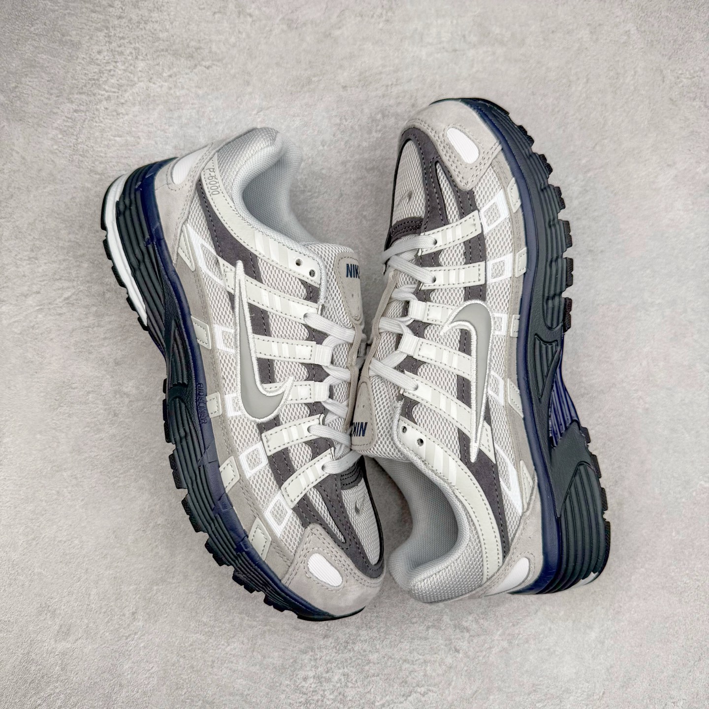 图片[3]-NK P-6000 系列低帮复古老爹风休闲运动舒适慢跑鞋 IB3081-001 融合 Pegasus 过往运动鞋设计 助力 21 世纪早期跑步运动跃升时尚新高度 采用透气网眼布、运动风格线条和耐穿覆面 兼具吸睛外观和舒适感受 中底泡绵以田径赛道为灵感 打造厚实设计 缔造出众缓震性能 尺码：36 36.5 37.5 38 38.5 39 40 40.5 41 42 42.5 43 44 44.5 45-选品中心