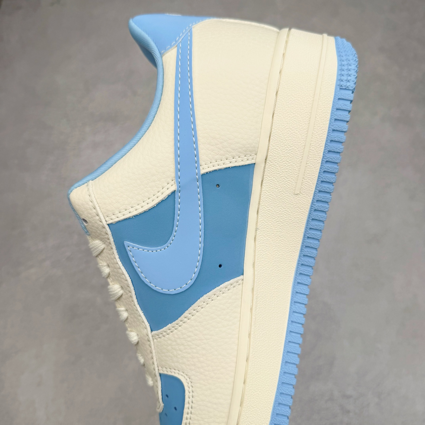 图片[7]-NK Air Force 1´07 Low 空军一号低帮百搭休闲运动板鞋 DF0188-067 柔软、弹性十足的缓震性能和出色的中底设计 横跨复古与现代的外型结合 造就出风靡全球 三十多年的Force 1 直到今天还深受青睐 实拍调校N版已经零色差零失真 百分百还原实物色彩所见即所得 不存在货不对板色差等低级问题 选购参考实物拍摄 不混卖不参货 只用心做好货严格选品 承诺混一赔十 尺码：36 36.5 37.5 38 38.5 39 40 40.5 41 42 42.5 43 44 44.5 45-选品中心