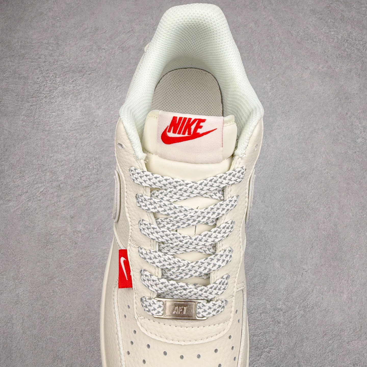 图片[5]-NK Air Force 1´07 Low 空军一号低帮百搭休闲运动板鞋 CS5288-011 柔软、弹性十足的缓震性能和出色的中底设计 横跨复古与现代的外型结合 造就出风靡全球 三十多年的Force 1 直到今天还深受青睐 实拍调校N版已经零色差零失真 百分百还原实物色彩所见即所得 不存在货不对板色差等低级问题 选购参考实物拍摄 不混卖不参货 只用心做好货严格选品 承诺混一赔十 尺码：36 36.5 37.5 38 38.5 39 40 40.5 41 42 42.5 43 44 44.5 45-选品中心