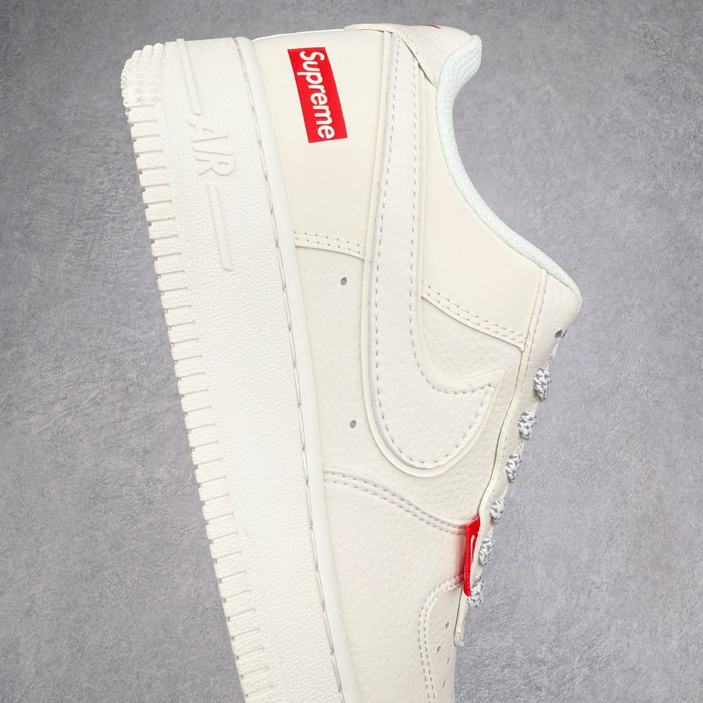 图片[6]-NK Air Force 1´07 Low 空军一号低帮百搭休闲运动板鞋 CS5288-011 柔软、弹性十足的缓震性能和出色的中底设计 横跨复古与现代的外型结合 造就出风靡全球 三十多年的Force 1 直到今天还深受青睐 实拍调校N版已经零色差零失真 百分百还原实物色彩所见即所得 不存在货不对板色差等低级问题 选购参考实物拍摄 不混卖不参货 只用心做好货严格选品 承诺混一赔十 尺码：36 36.5 37.5 38 38.5 39 40 40.5 41 42 42.5 43 44 44.5 45-选品中心