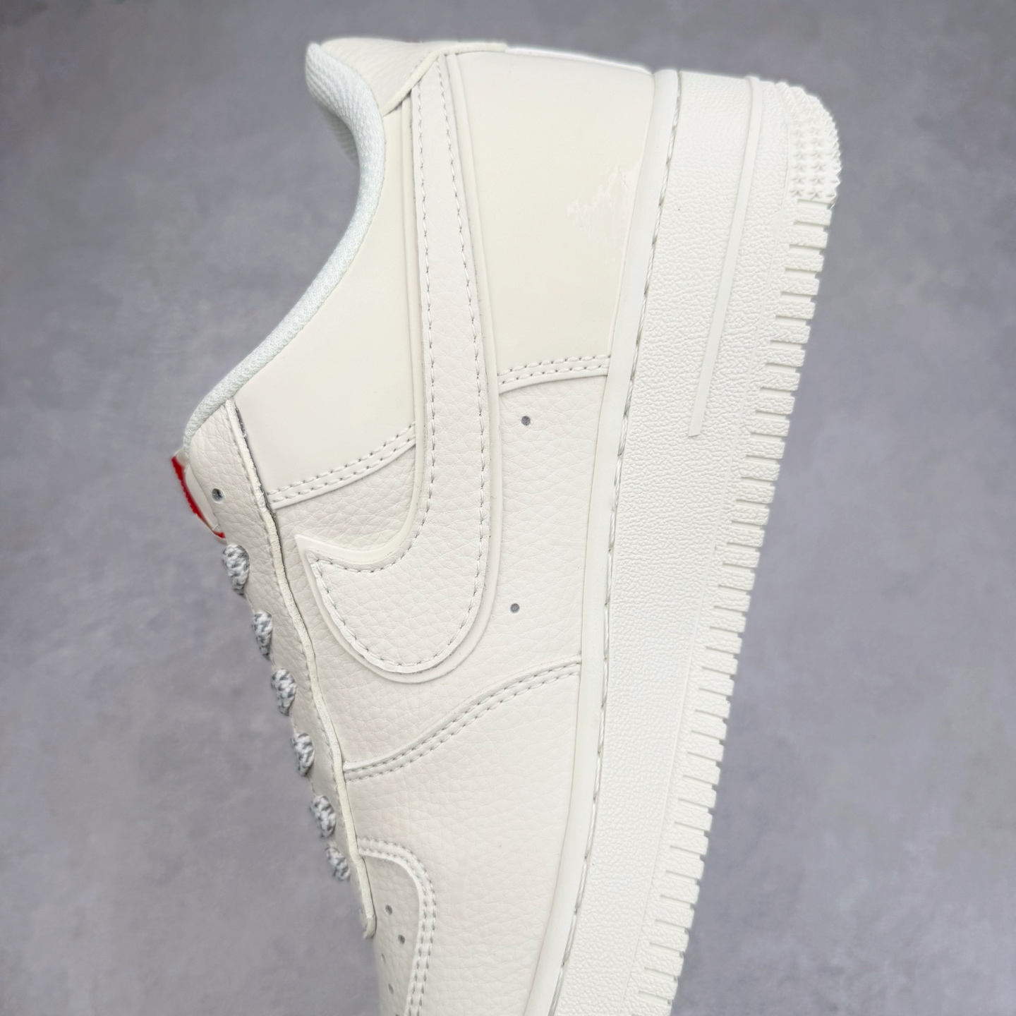 图片[7]-NK Air Force 1´07 Low 空军一号低帮百搭休闲运动板鞋 CS5288-011 柔软、弹性十足的缓震性能和出色的中底设计 横跨复古与现代的外型结合 造就出风靡全球 三十多年的Force 1 直到今天还深受青睐 实拍调校N版已经零色差零失真 百分百还原实物色彩所见即所得 不存在货不对板色差等低级问题 选购参考实物拍摄 不混卖不参货 只用心做好货严格选品 承诺混一赔十 尺码：36 36.5 37.5 38 38.5 39 40 40.5 41 42 42.5 43 44 44.5 45-选品中心