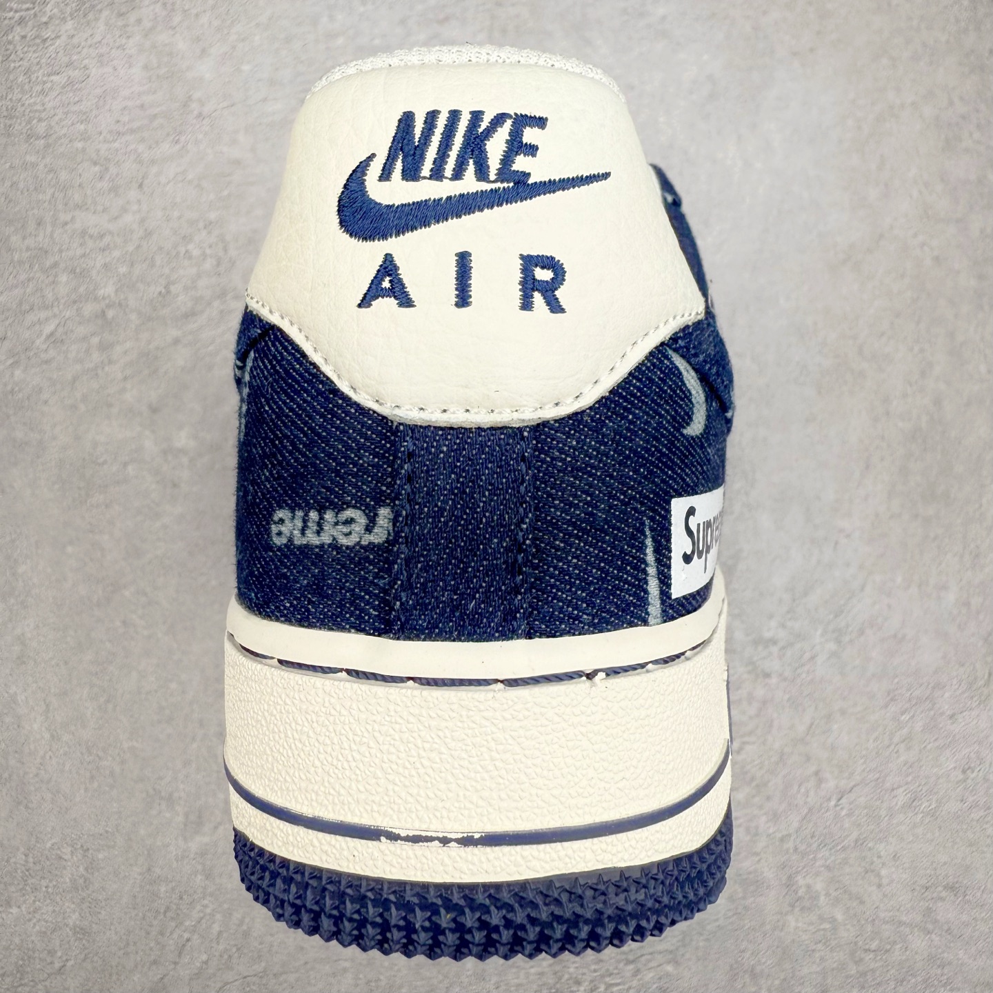 图片[8]-NK Air Force 1´07 Low 空军一号低帮百搭休闲运动板鞋 LW9279-005 柔软、弹性十足的缓震性能和出色的中底设计 横跨复古与现代的外型结合 造就出风靡全球 三十多年的Force 1 直到今天还深受青睐 实拍调校N版已经零色差零失真 百分百还原实物色彩所见即所得 不存在货不对板色差等低级问题 选购参考实物拍摄 不混卖不参货 只用心做好货严格选品 承诺混一赔十 尺码：36 36.5 37.5 38 38.5 39 40 40.5 41 42 42.5 43 44 44.5 45-选品中心