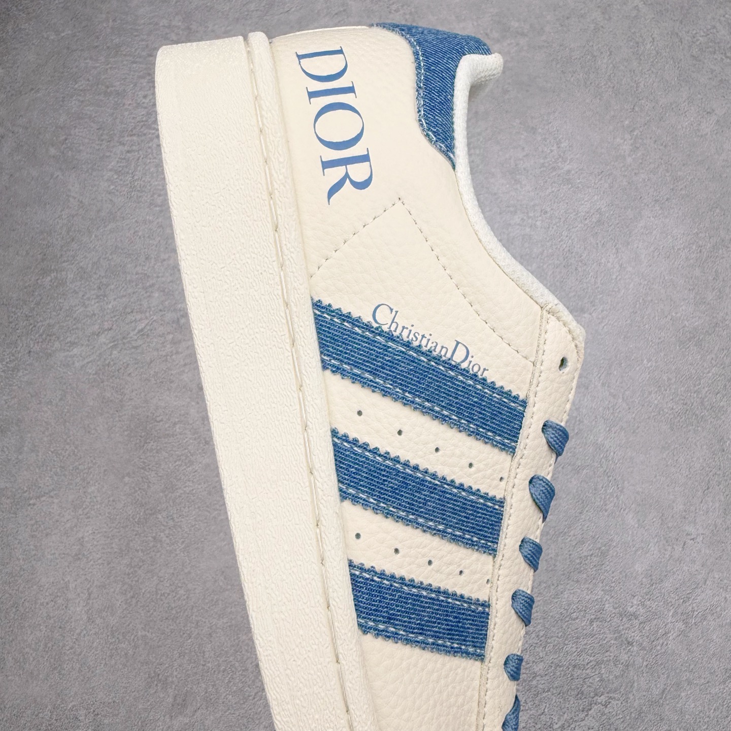 图片[6]-＃C2 AD Originals Superstar 经典复古贝壳头板鞋 AD8010 诞生于1969年 是第一双将全皮面鞋 身与橡胶鞋头结合在一起的低帮篮球鞋 Superstar最开始 是作为高帮篮球鞋Pro Model的低帮版本而出现的 但因为其独特和醒目的橡胶鞋头造型而让大家熟知 被大家形象地称为\\\”shelltoe\\\”贝壳头 在70年代的美国职业篮球场上 接近3/4的NBA球员都将这双Superstar作为场上用鞋 80年代之后 经过不断的改良和发展 Superstar逐渐成为横跨时装、音乐、街头文化、休闲和运动等各大领域的时尚潮鞋 尺码：36 36.5 37 38 38.5 39 40 40.5 41 42 42.5 43 44 44.5 45-选品中心