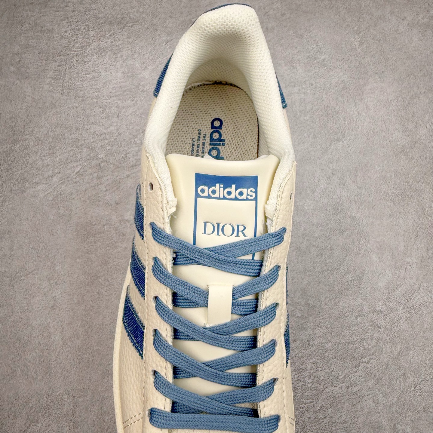 图片[5]-＃C2 AD Originals Superstar 经典复古贝壳头板鞋 AD8010 诞生于1969年 是第一双将全皮面鞋 身与橡胶鞋头结合在一起的低帮篮球鞋 Superstar最开始 是作为高帮篮球鞋Pro Model的低帮版本而出现的 但因为其独特和醒目的橡胶鞋头造型而让大家熟知 被大家形象地称为\\\”shelltoe\\\”贝壳头 在70年代的美国职业篮球场上 接近3/4的NBA球员都将这双Superstar作为场上用鞋 80年代之后 经过不断的改良和发展 Superstar逐渐成为横跨时装、音乐、街头文化、休闲和运动等各大领域的时尚潮鞋 尺码：36 36.5 37 38 38.5 39 40 40.5 41 42 42.5 43 44 44.5 45-选品中心