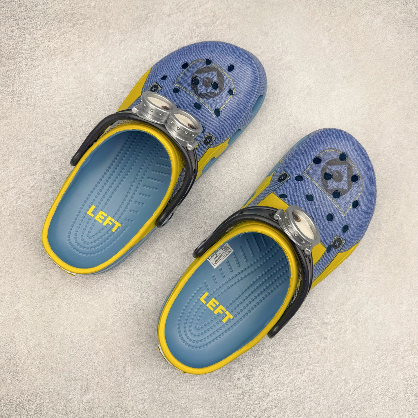 图片[2]-Crocs Classic Clog卡骆驰小黄人联名限定合作系列EVA经典一脚蹬包头洞洞鞋 男女同款 超轻Croslite专利材料打造 鞋面更加耐用易清洗 该鞋款轻盈舒适 2002年 经典克骆格诞生 秉承外形简单 穿着舒适的初衷 不断为消费者带来舒适的穿着体验 穿出“趣”味 鞋面洞洞可搭彰显个性的智必星 一鞋两穿 可调节式后跟带增添鞋身的稳固性能 放前面变成愜意舒适的凉拖 放后面行走跑跳更加稳妥 Croslite ™材料 封闭式细胞树脂 能够在体温作用下自动变形以适应脚部形状 涉水性优秀的同时易于清洁 抓地力强 不易打滑 Crocs的核心理念：轻便 灵活 全方位的舒适感 同步官方尺码：M4（36-37） M5（37-38）M6（38-39）M7（39-40）M8（41-42）M9（42-43）M10（43-44）M11（45-46）-选品中心